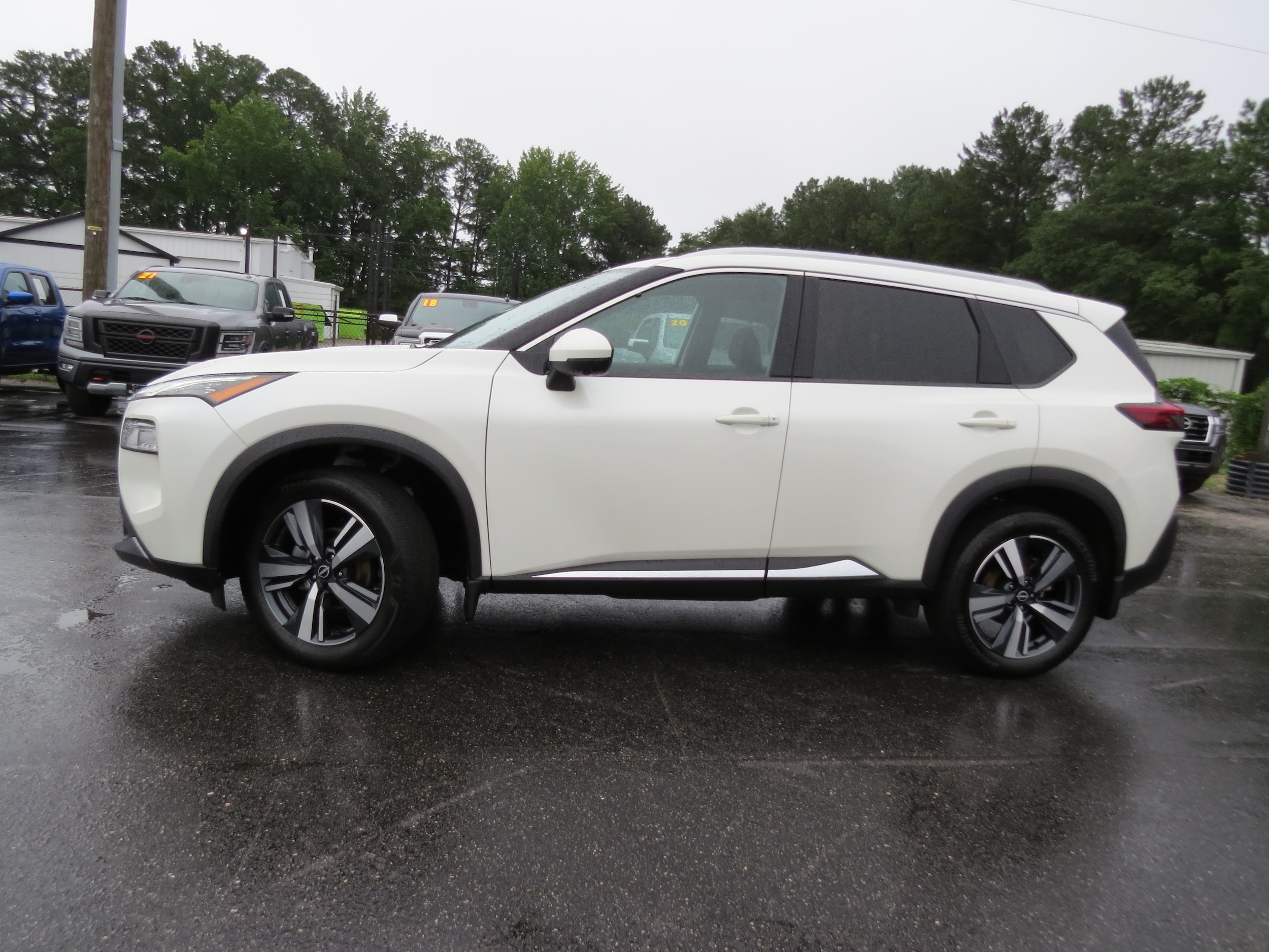 2023 Nissan Rogue SL - 2