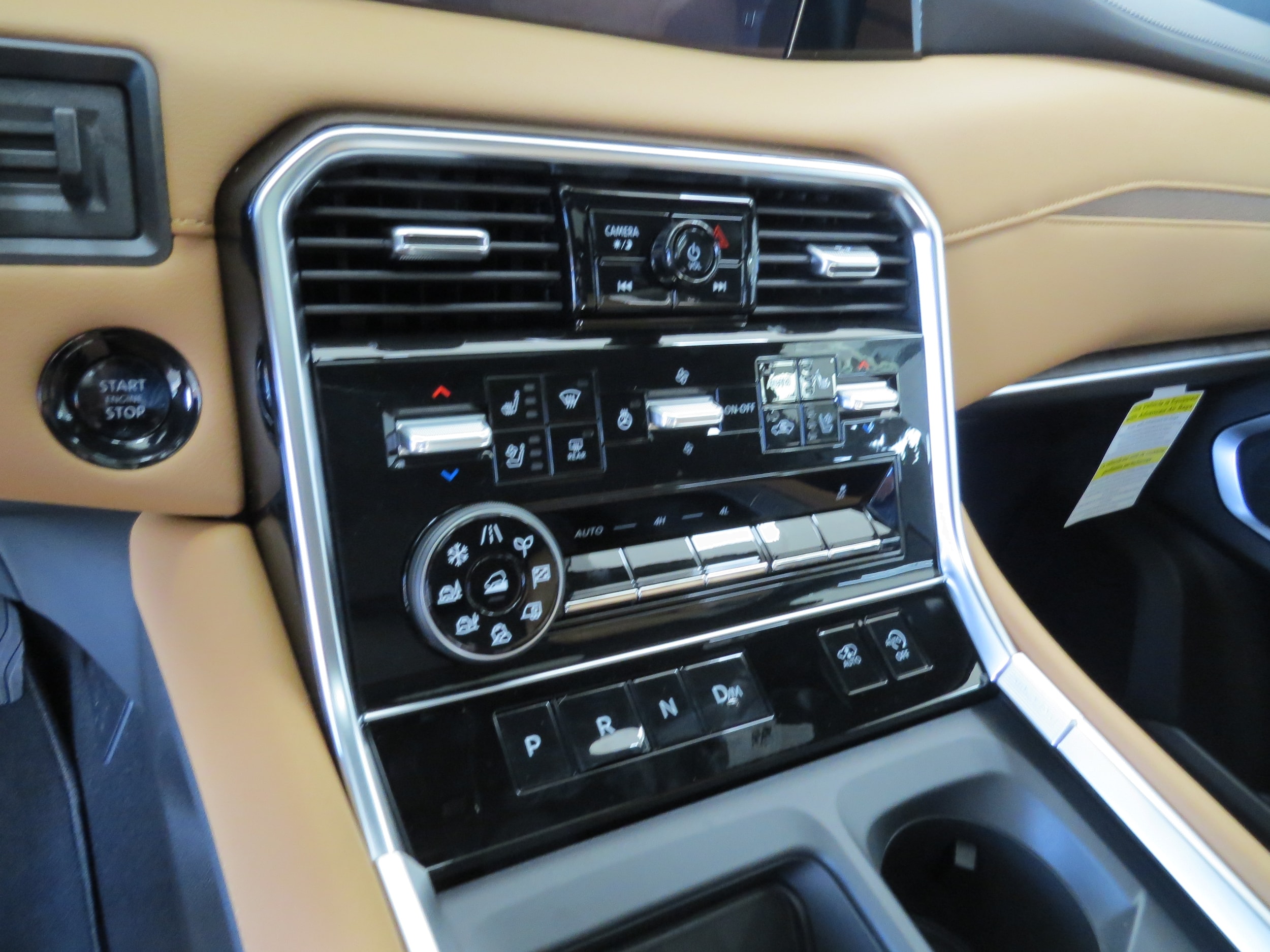 2025 Nissan Armada Platinum Reserve Everest White Pearl Tricoat/Super Black at Griffin Nissan