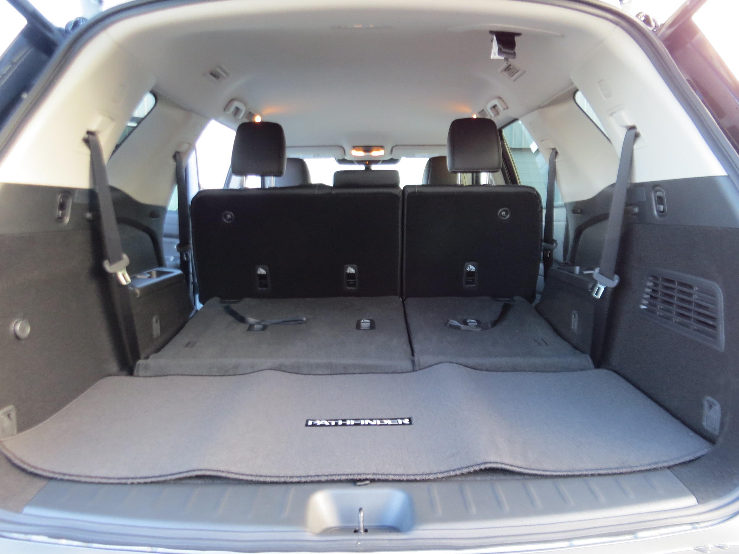 2026 Nissan Pathfinder SL Everest White Pearl Tricoat at Griffin Nissan