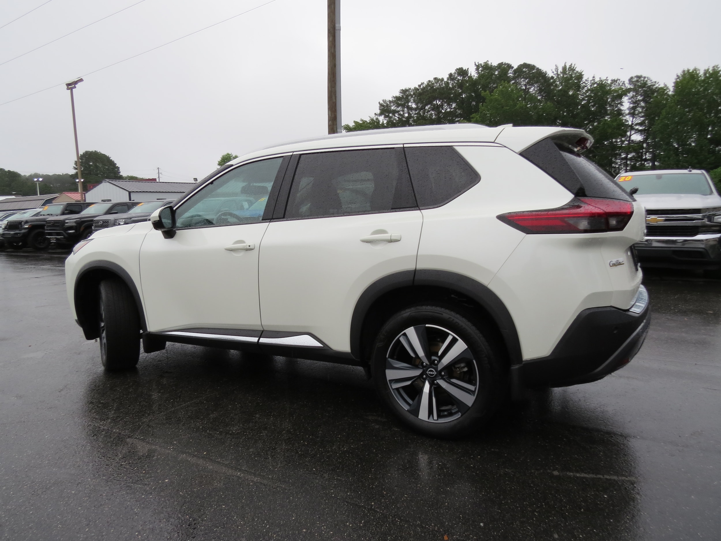 2023 Nissan Rogue SL - 3