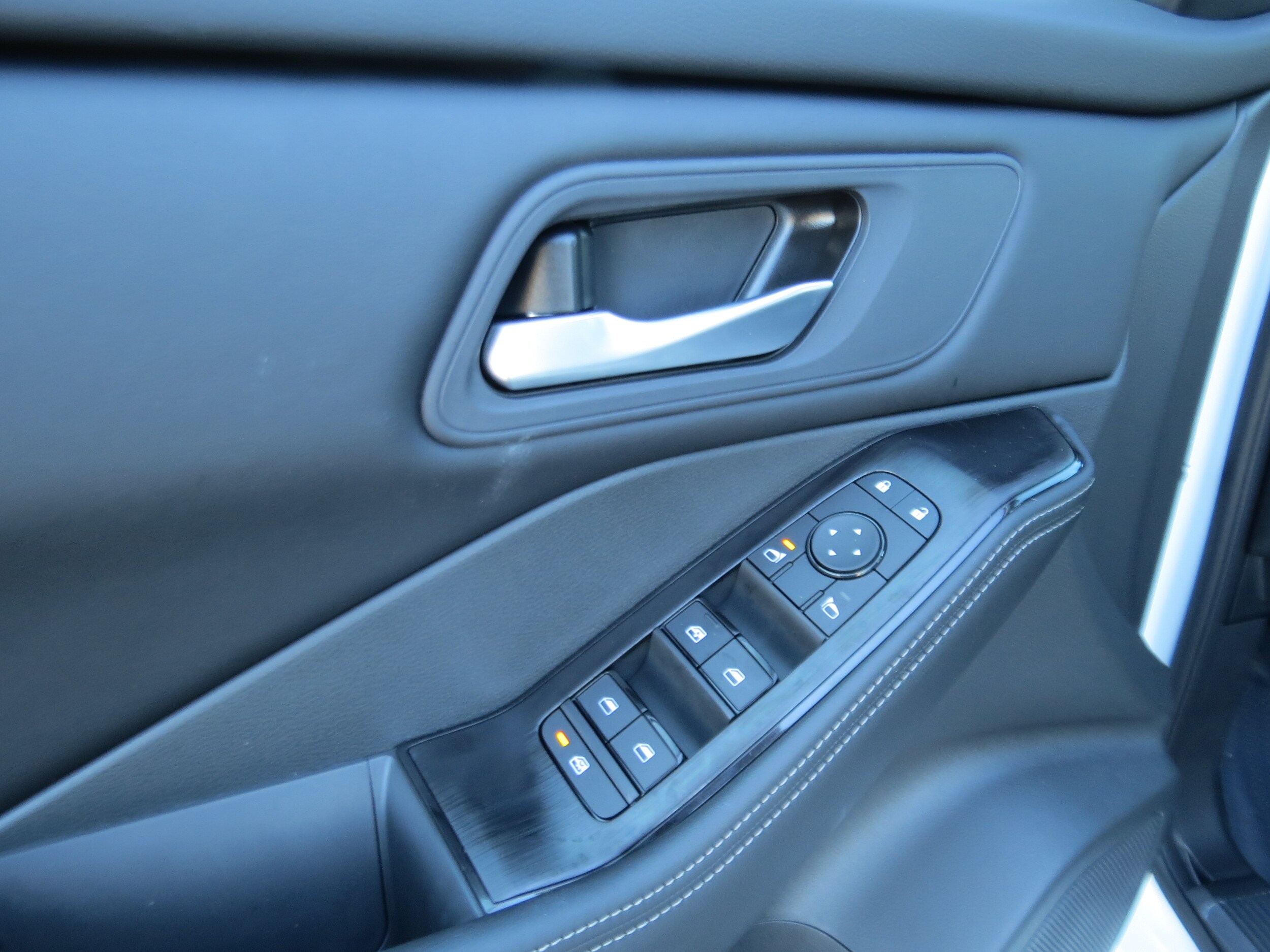 2026 Nissan Rogue SV Everest White Pearl Tricoat at Griffin Nissan