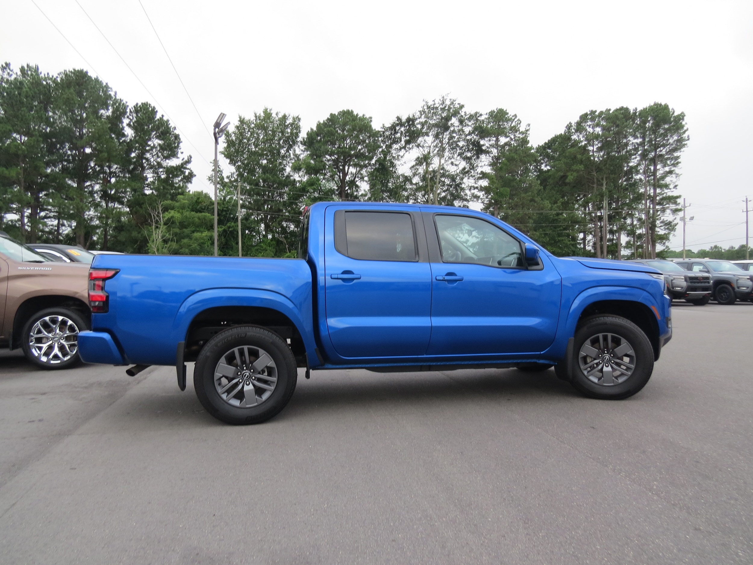 2025 Nissan Frontier SV - 6