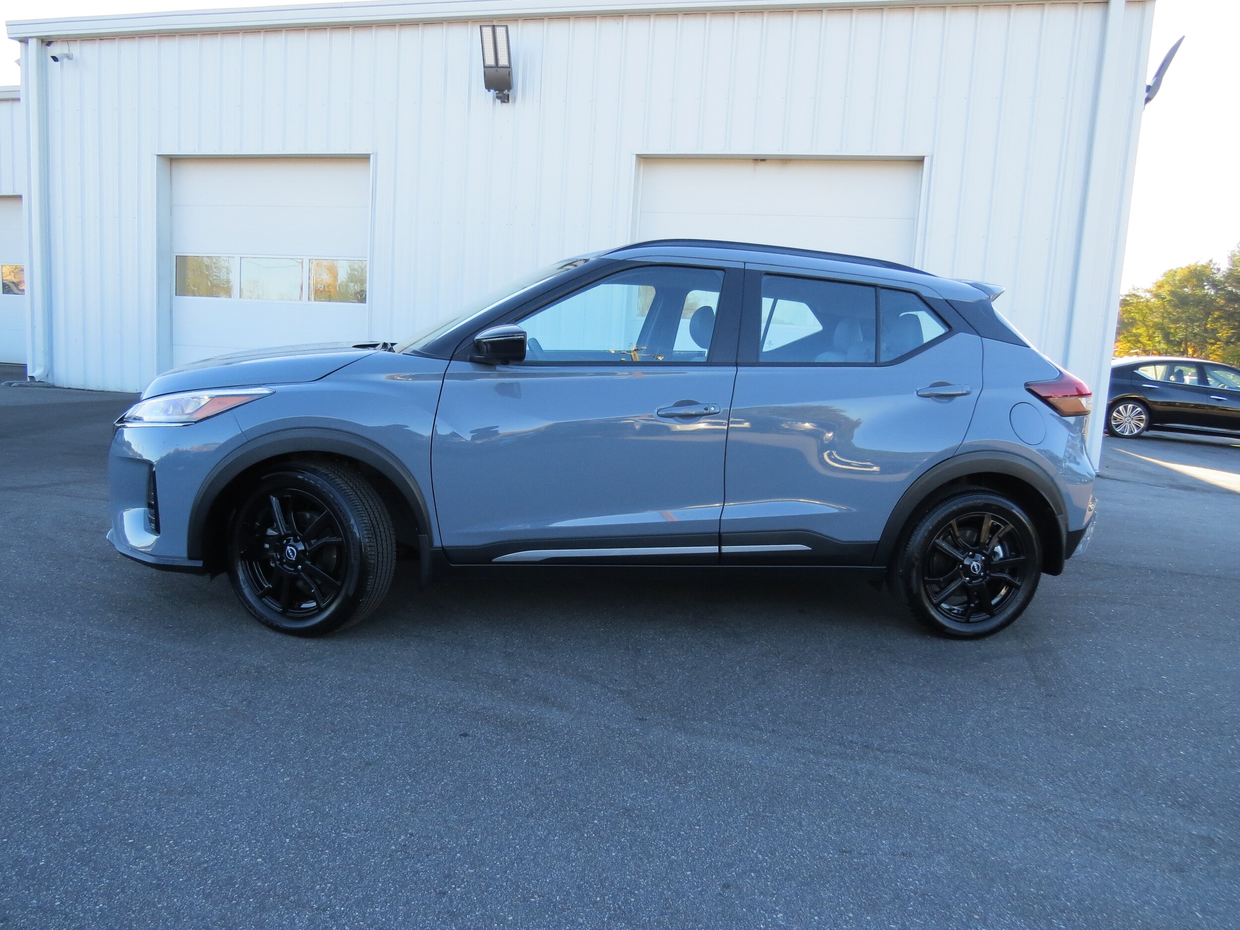 2024 Nissan Kicks SR photo 3