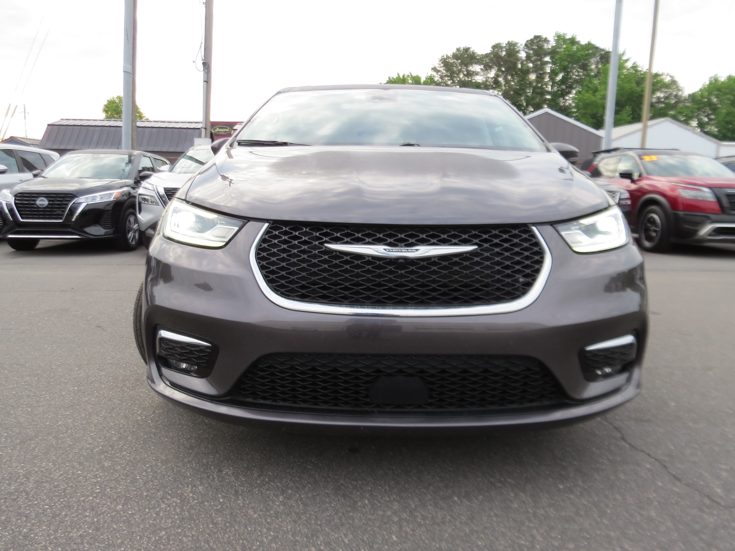 2023 Chrysler Pacifica Touring L Granite Crystal Metallic Clearcoat at Griffin CDJR