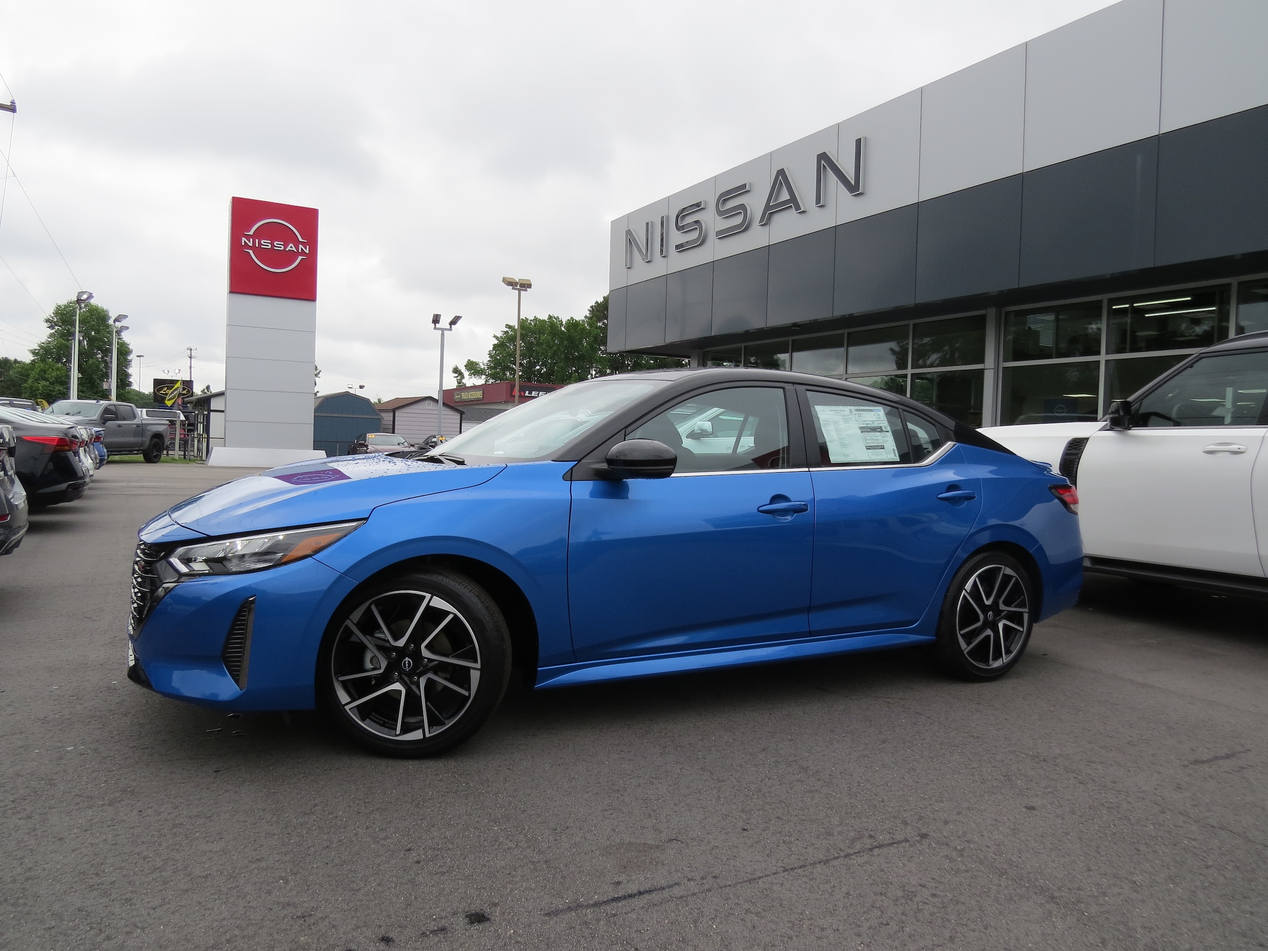 2025 Nissan Sentra SR Electric Blue/Super Black at Griffin Nissan