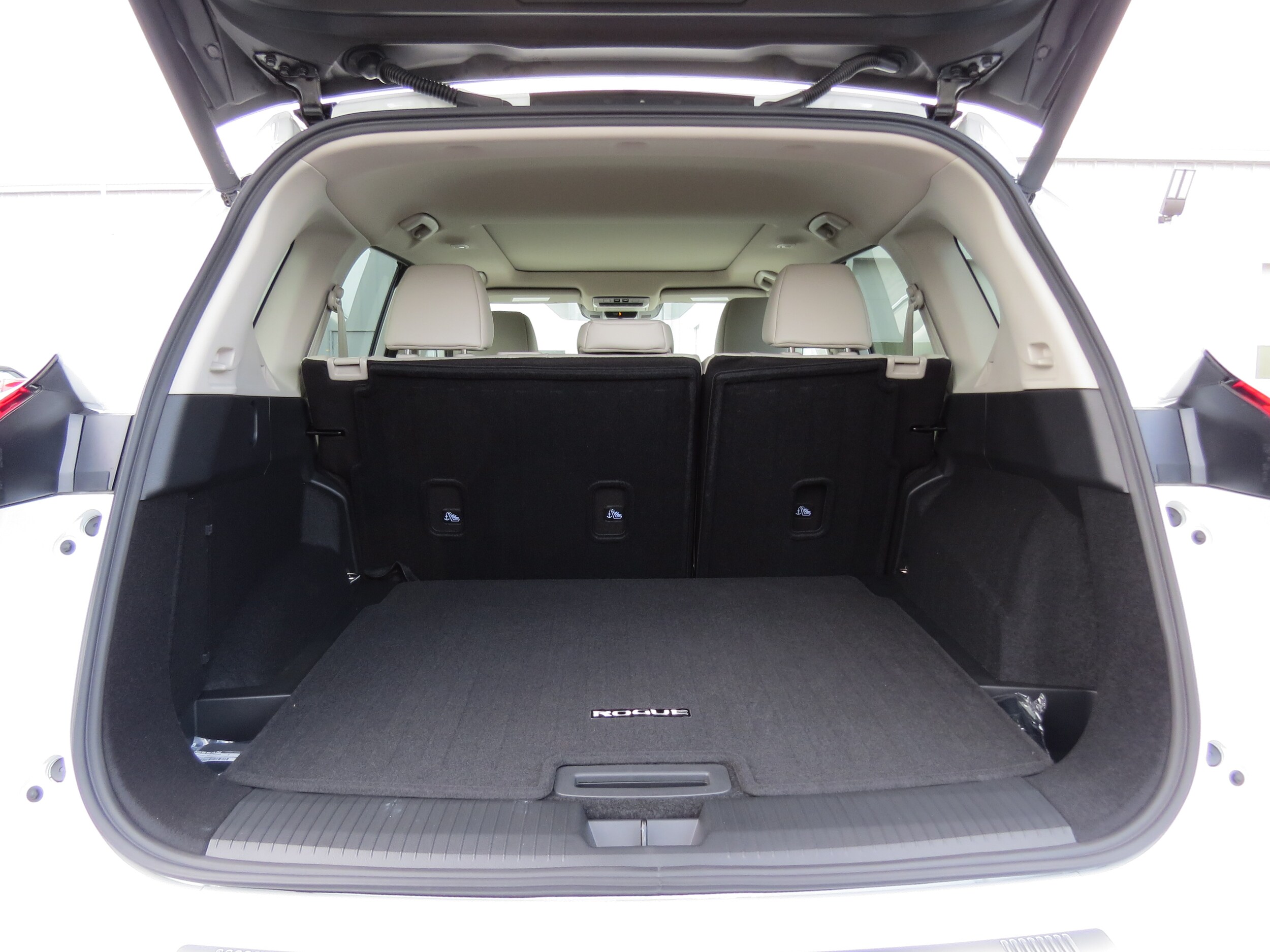 2026 Nissan Rogue SV Everest White Pearl Tricoat at Griffin Nissan