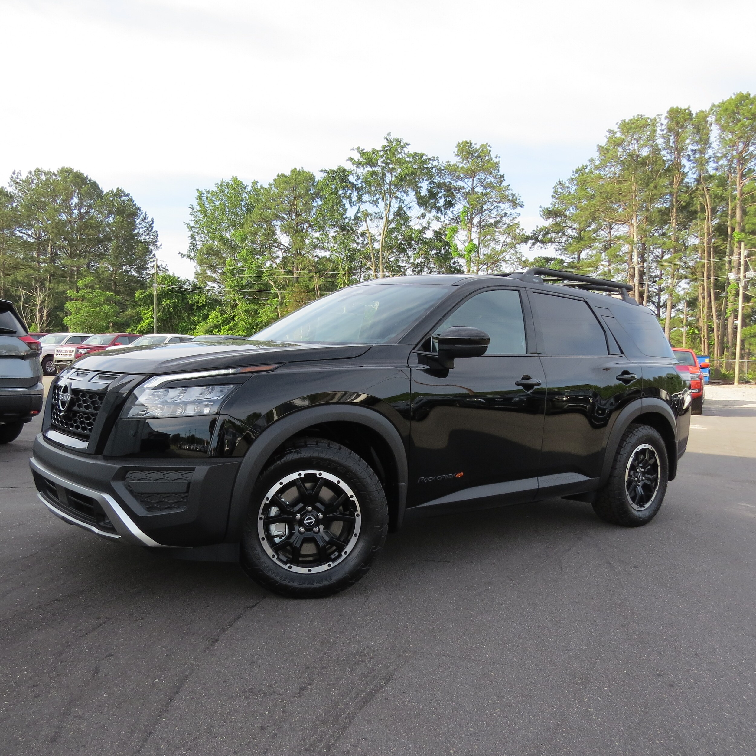 2025 Nissan Pathfinder Rock Creek photo 2