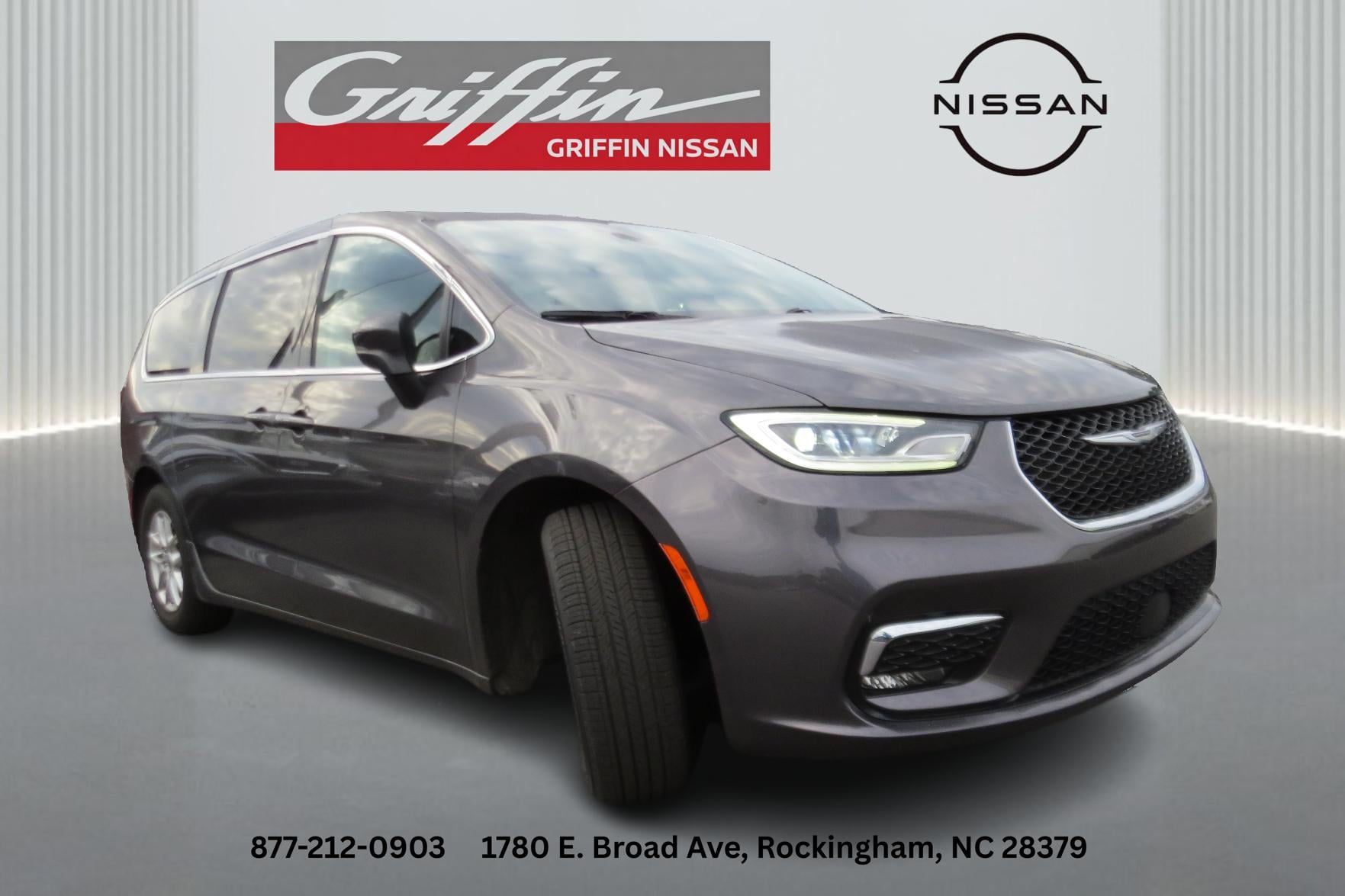2023 Chrysler Pacifica Touring L Granite Crystal Metallic Clearcoat at Griffin CDJR