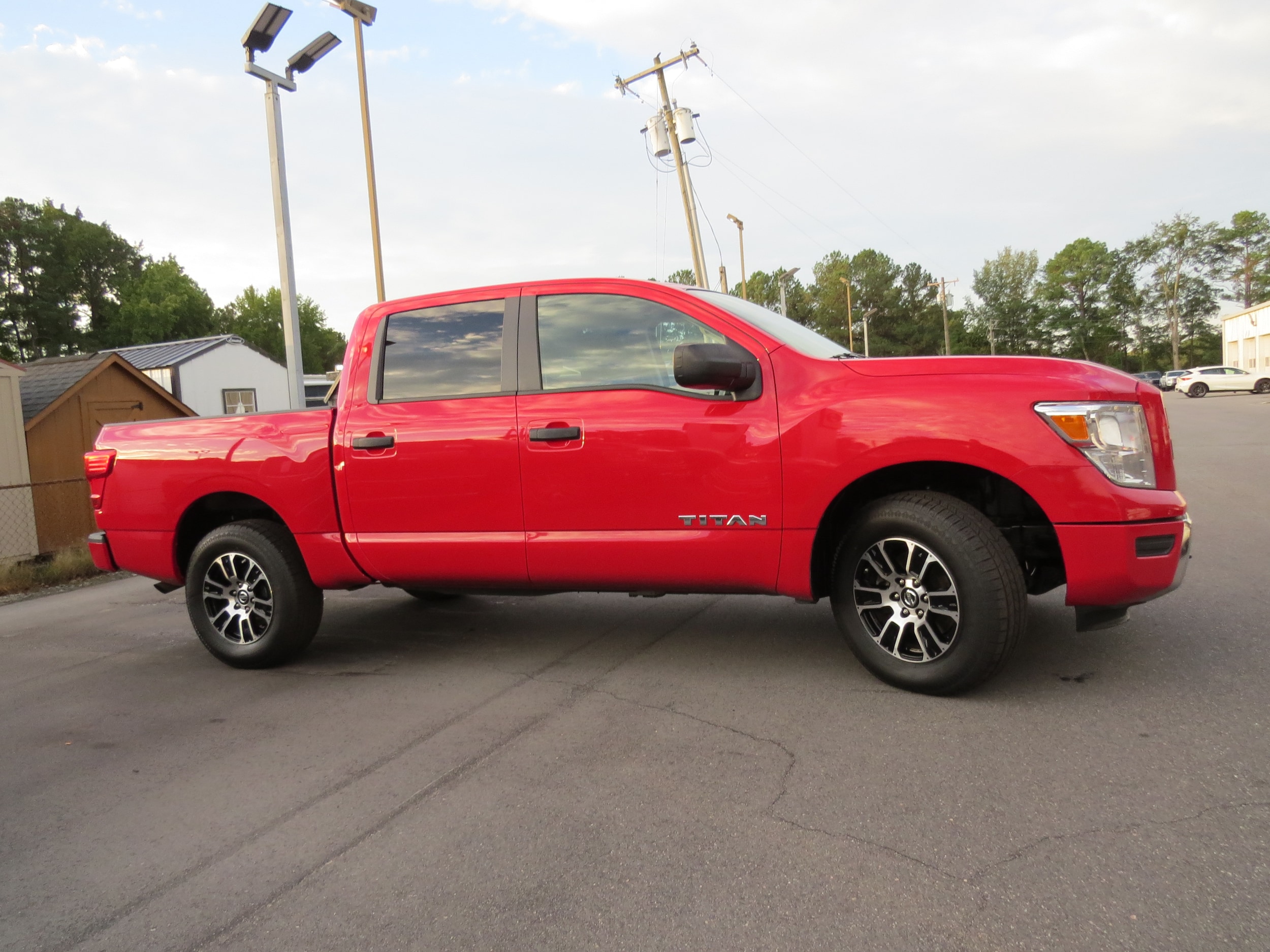 2022 Nissan Titan SV - 5