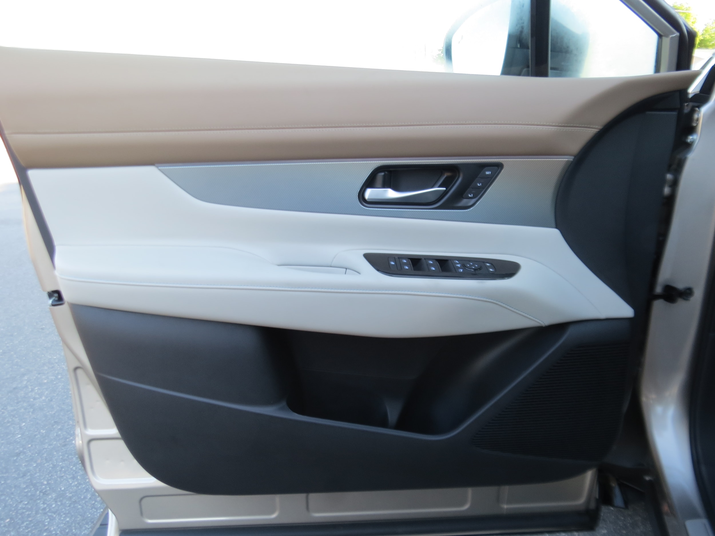 2026 Nissan Murano Platinum Champagne Silver at Griffin Nissan