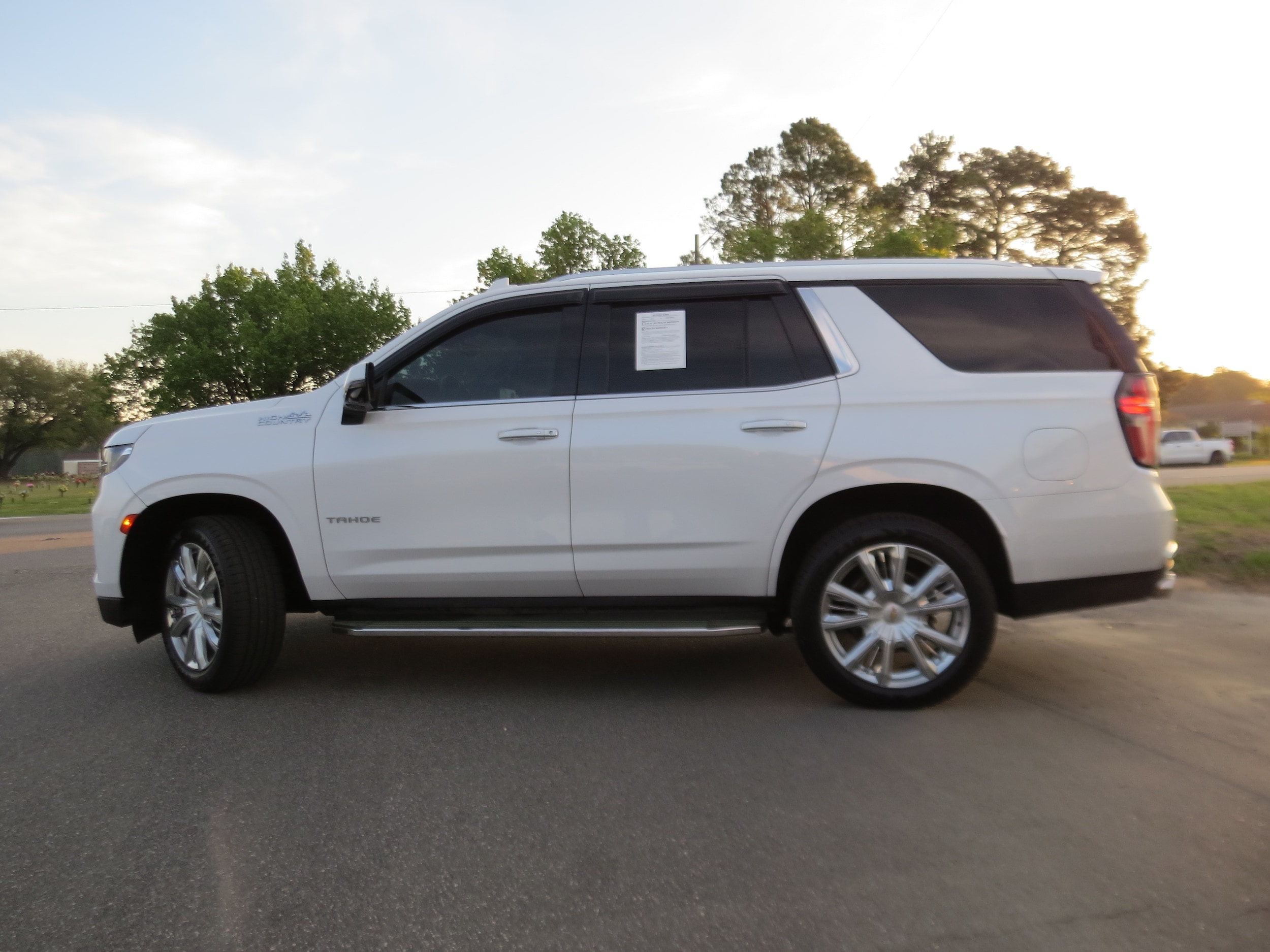 2021 Chevrolet Tahoe High Country Iridescent Pearl Tricoat at Crews Chevrolet