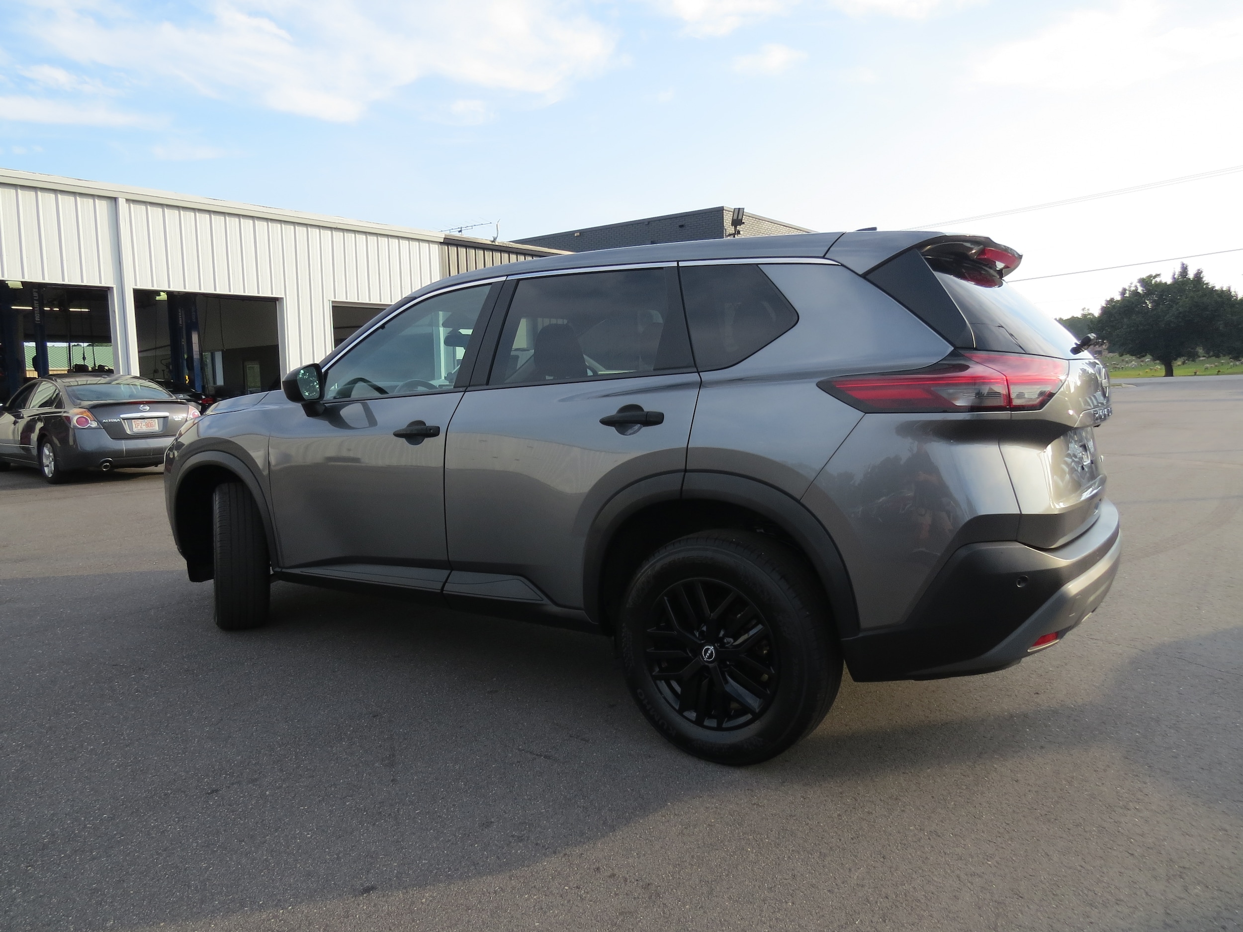 2023 Nissan Rogue S - 3