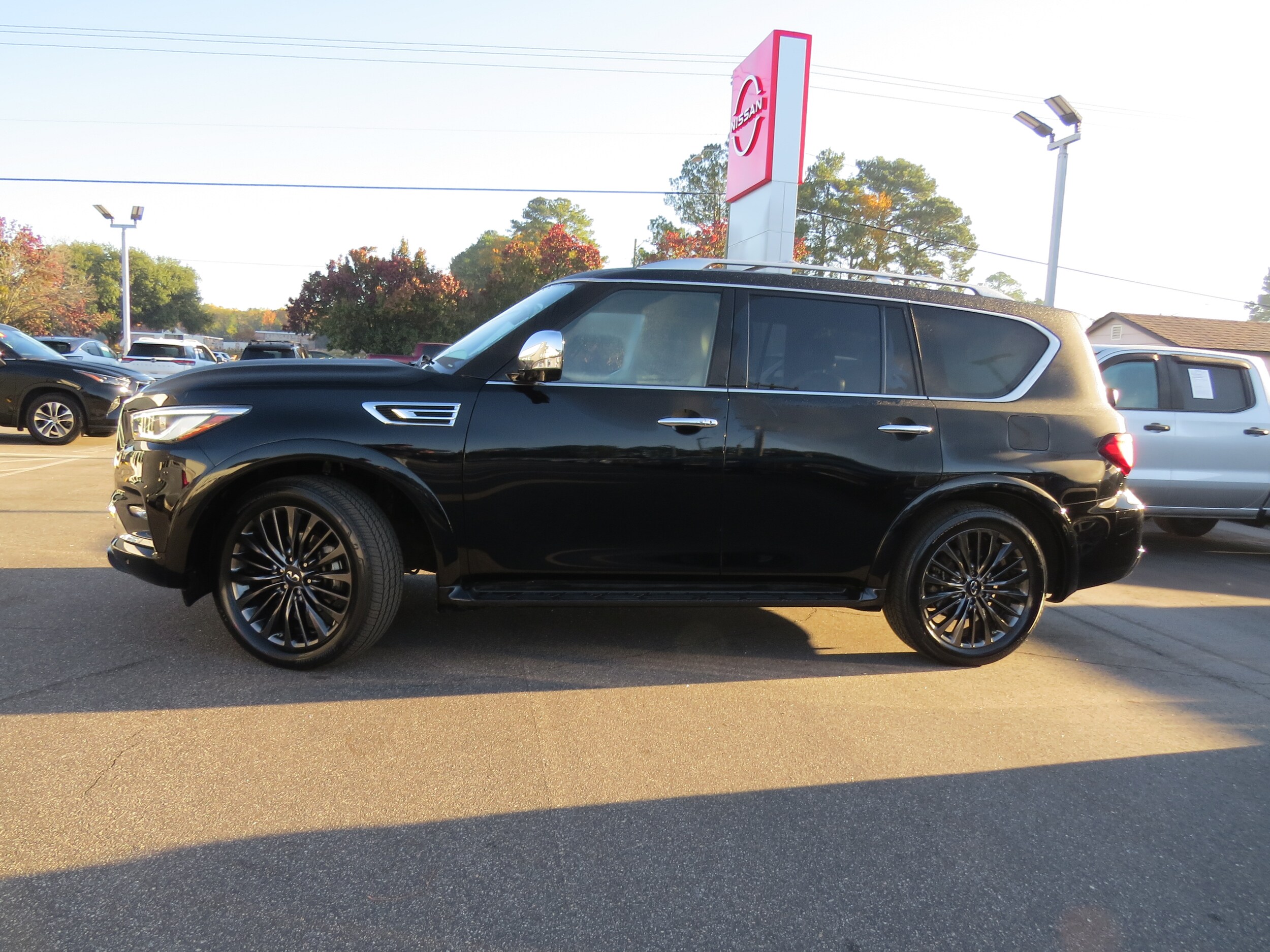 2022 Infiniti QX80 Sensory photo 3
