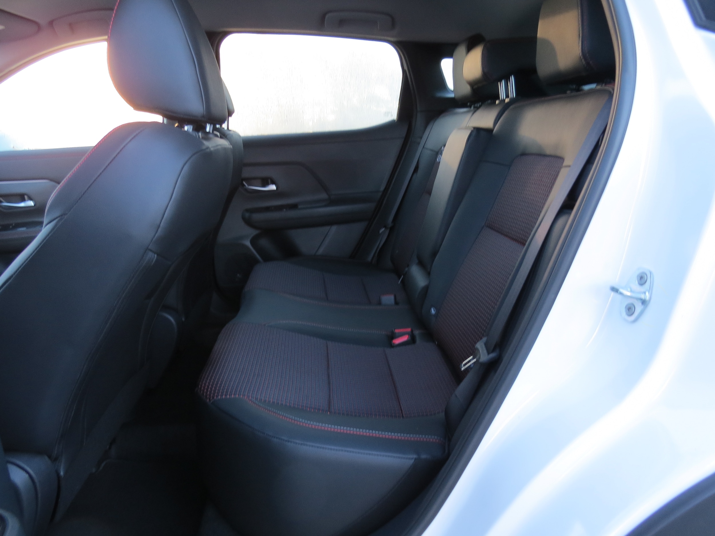 2026 Nissan Kicks SR Aspen White Tricoat/Super Black at Griffin Nissan