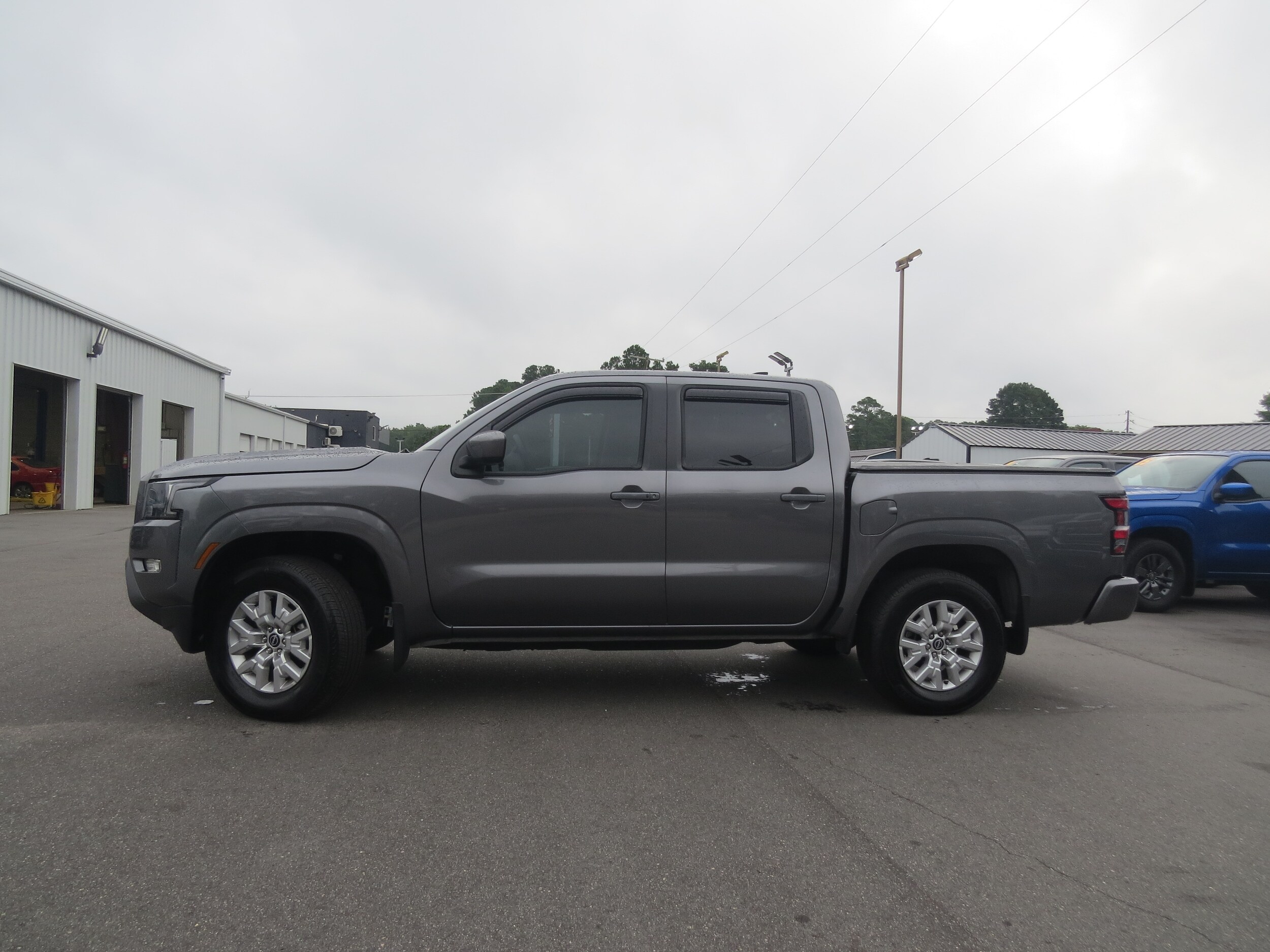 2024 Nissan Frontier SV photo 3