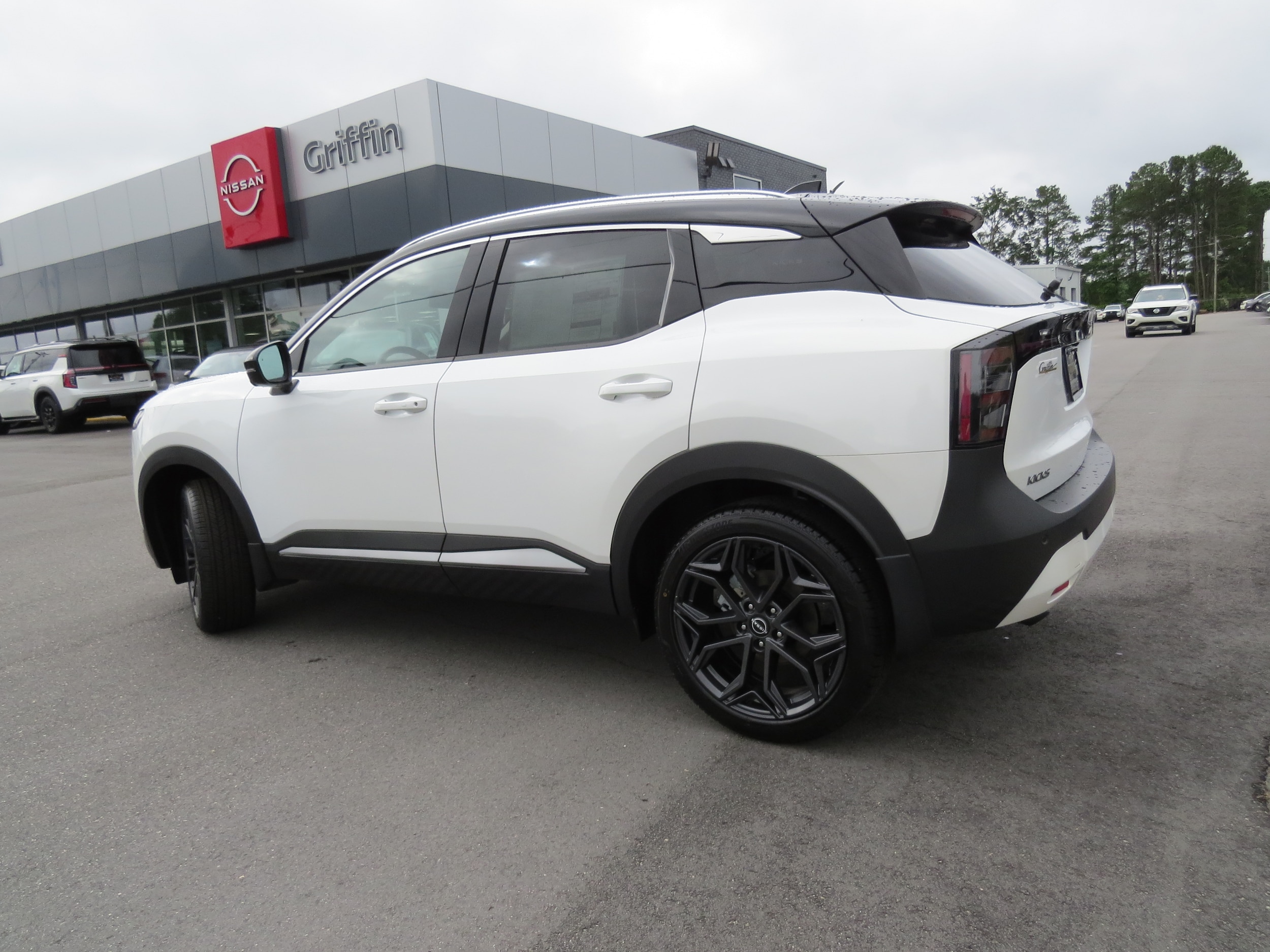 2025 Nissan Kicks SR - 3