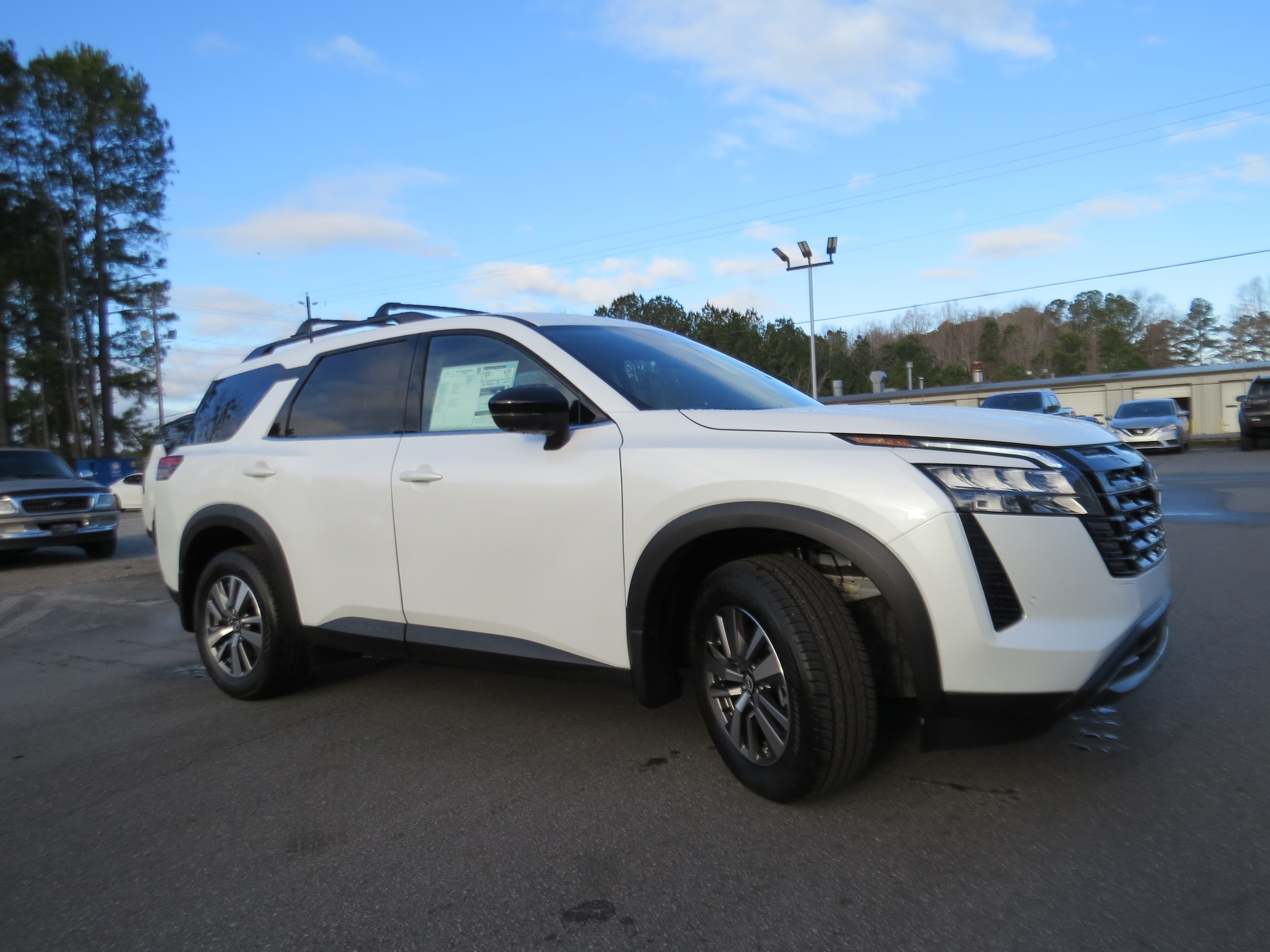 2026 Nissan Pathfinder SL - 8