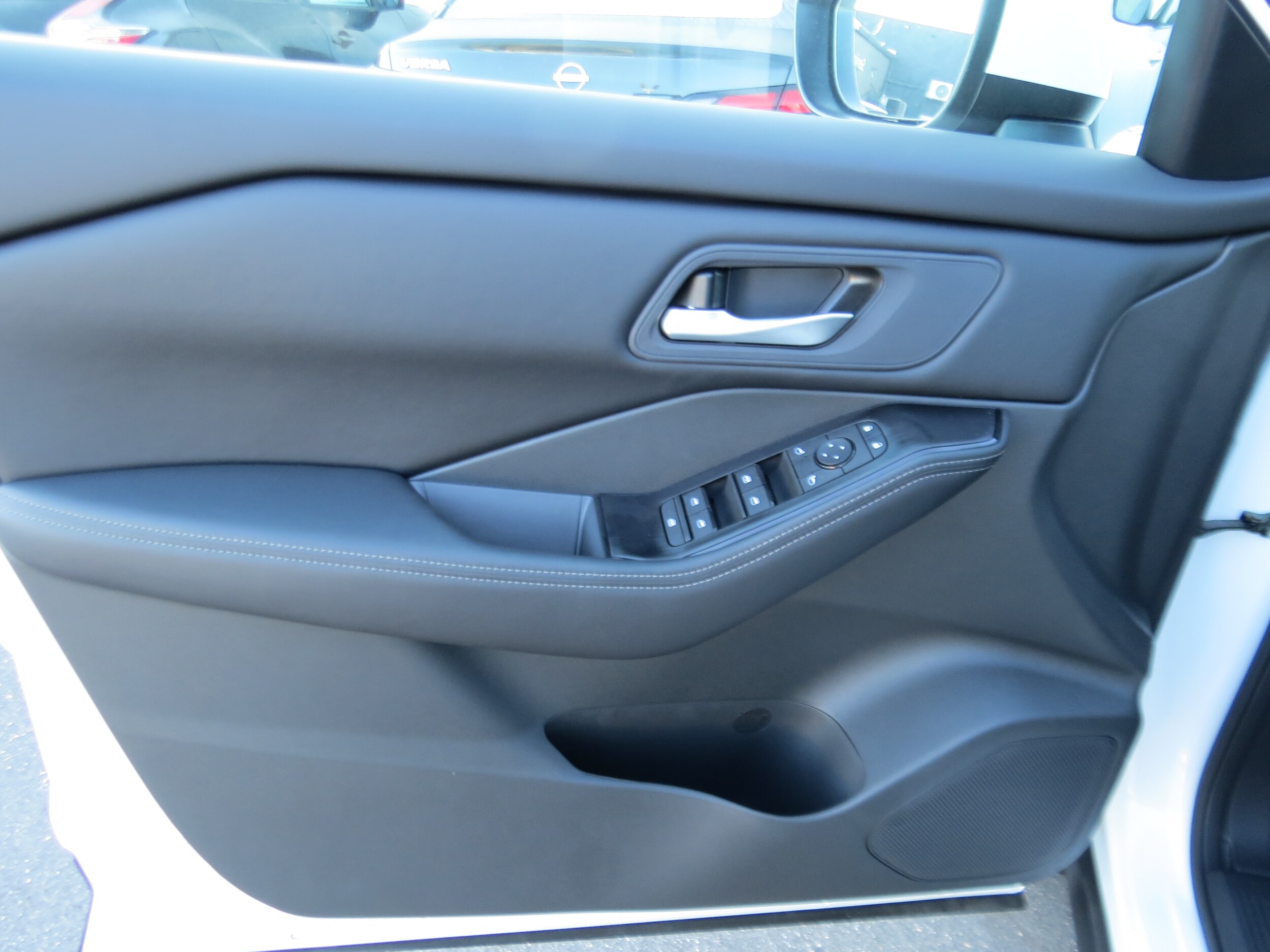 2026 Nissan Rogue SV Everest White Pearl Tricoat at Griffin Nissan