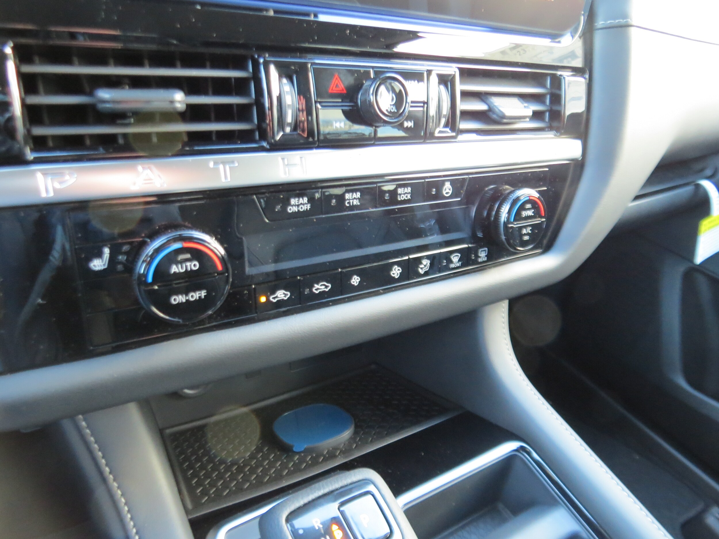 2026 Nissan Pathfinder SL Everest White Pearl Tricoat at Griffin Nissan
