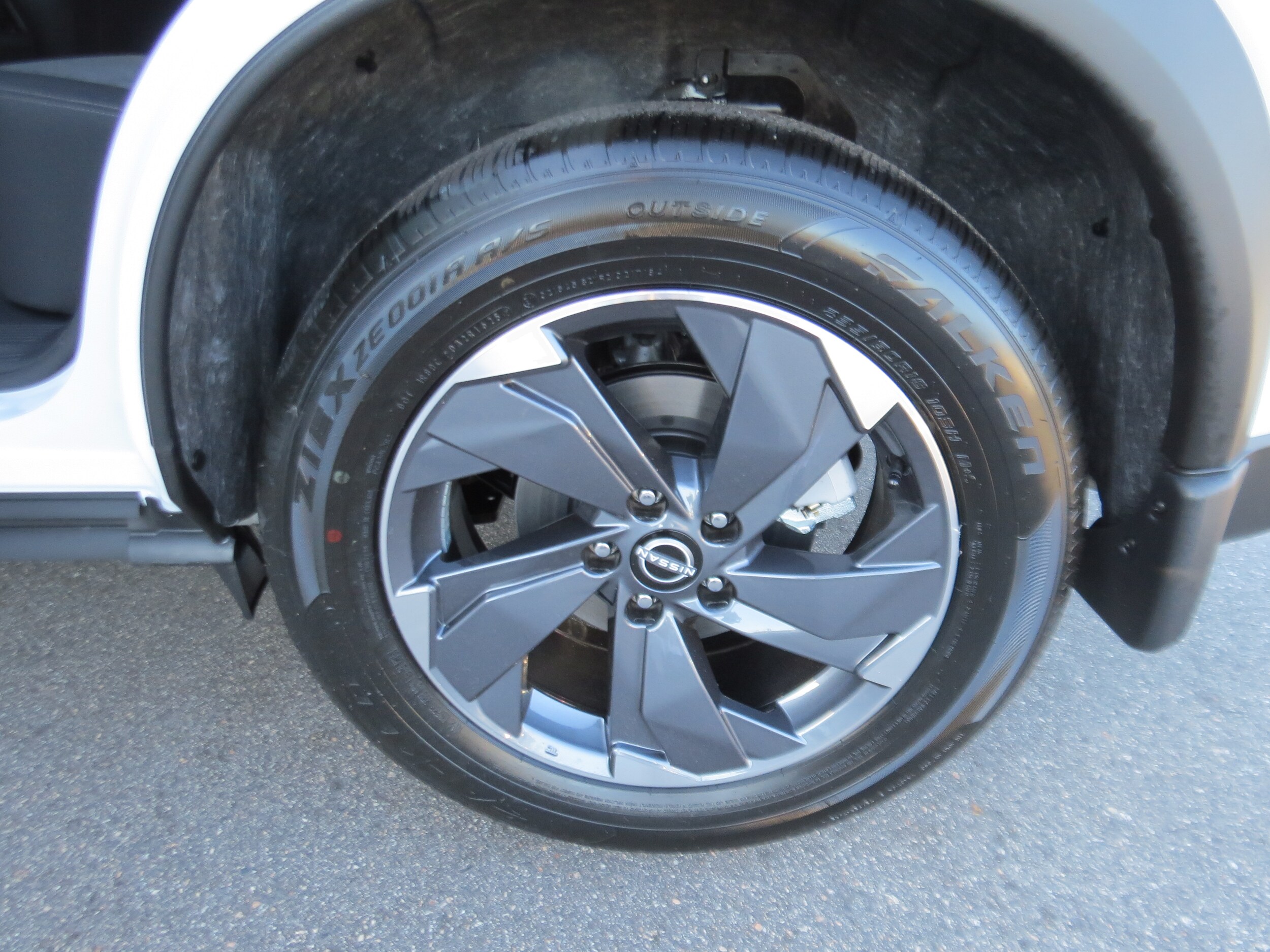 2026 Nissan Rogue SV Everest White Pearl Tricoat at Griffin Nissan