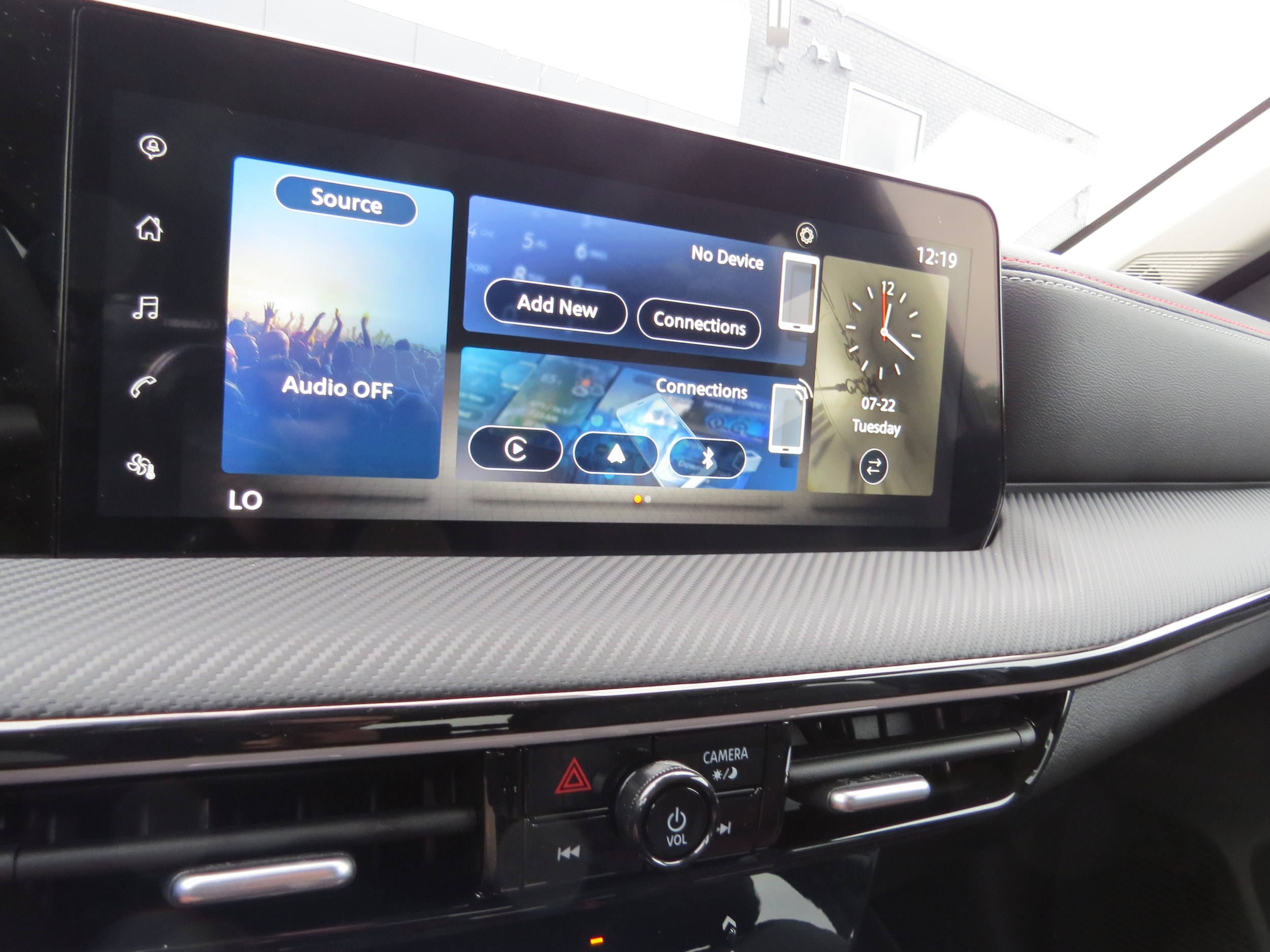 2025 Nissan Kicks SR Gun at Griffin Nissan