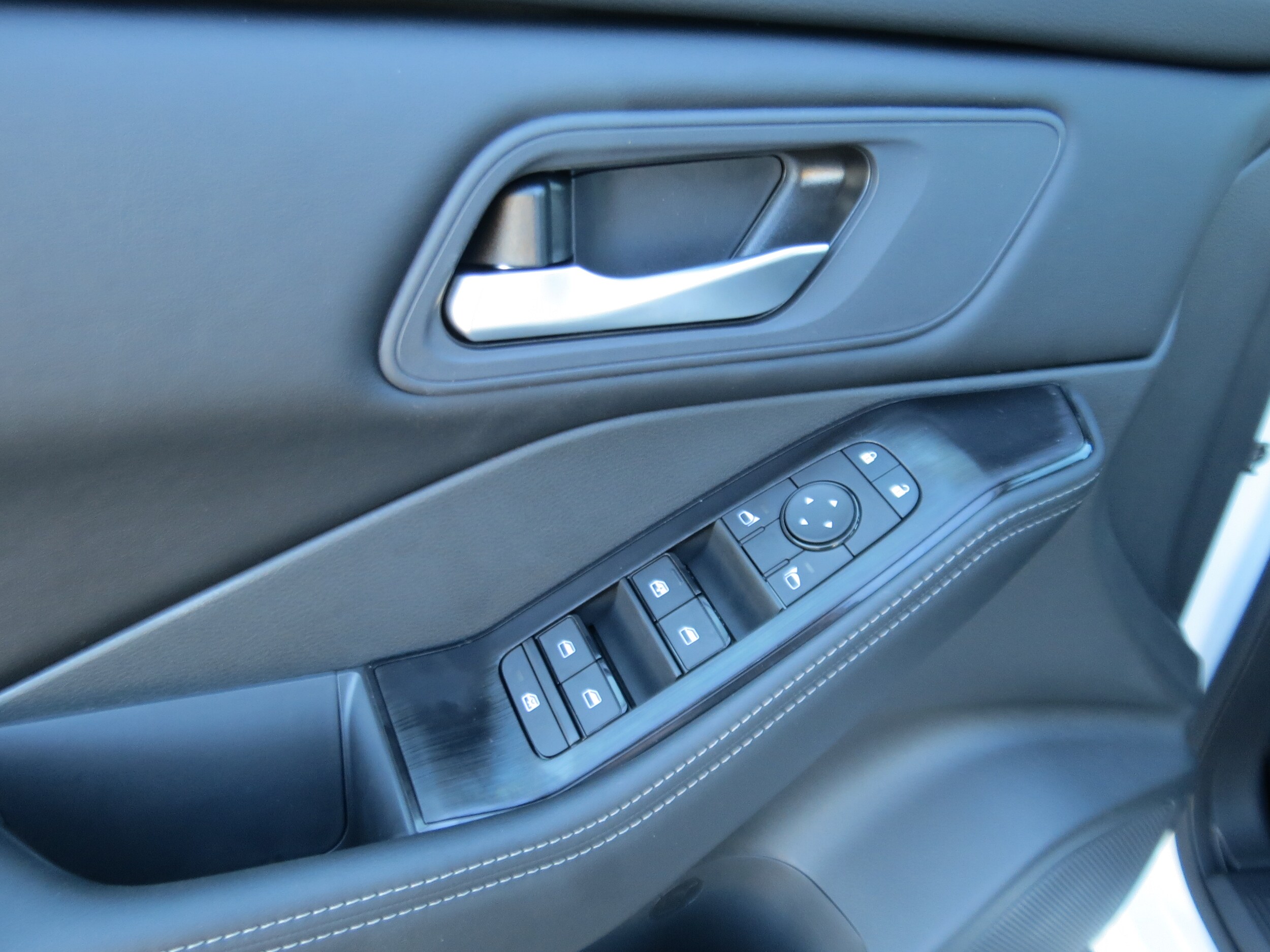 2026 Nissan Rogue SV Everest White Pearl Tricoat at Griffin Nissan