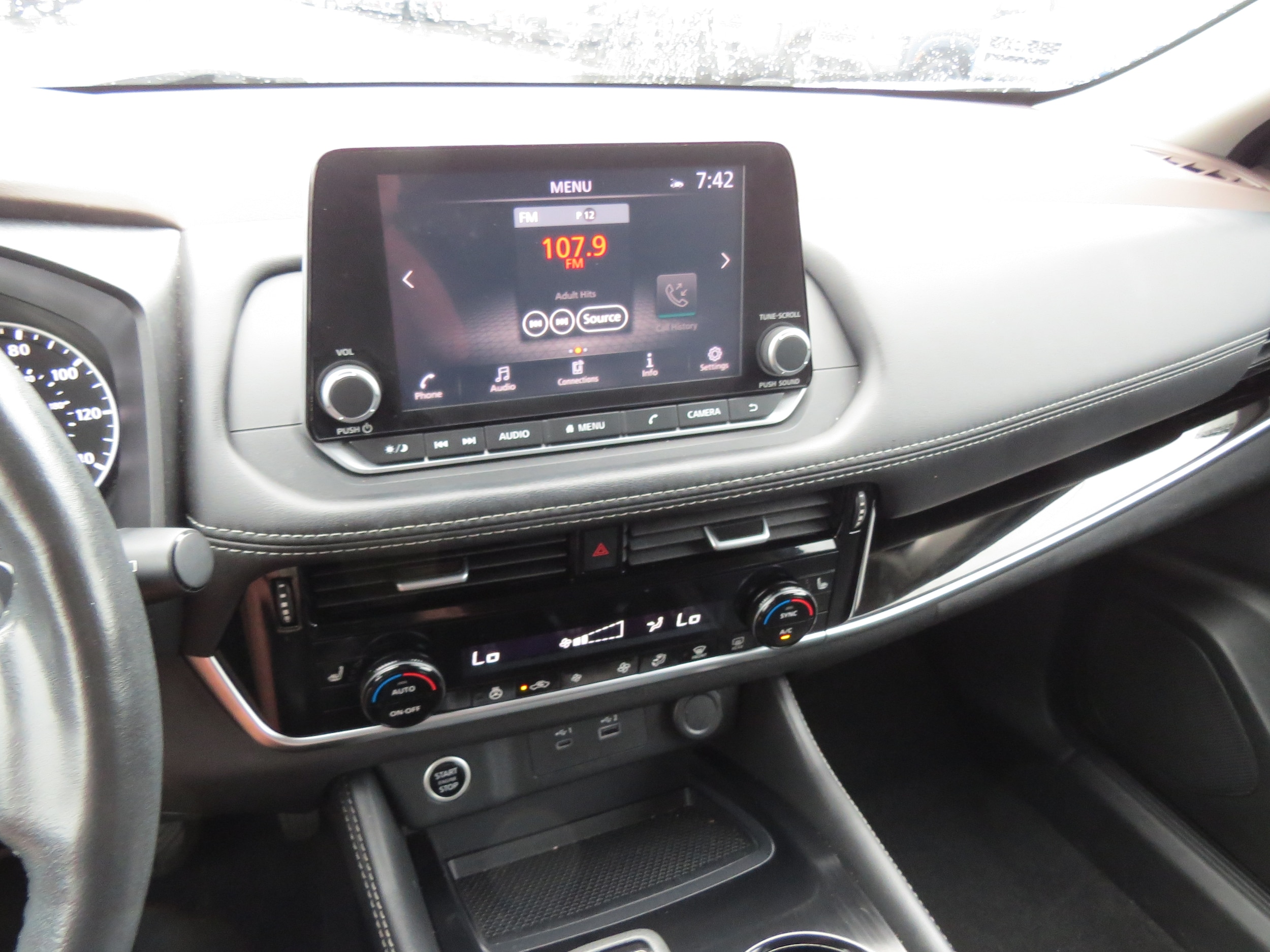 2023 Nissan Rogue SL Pearl White Tricoat at Griffin Nissan