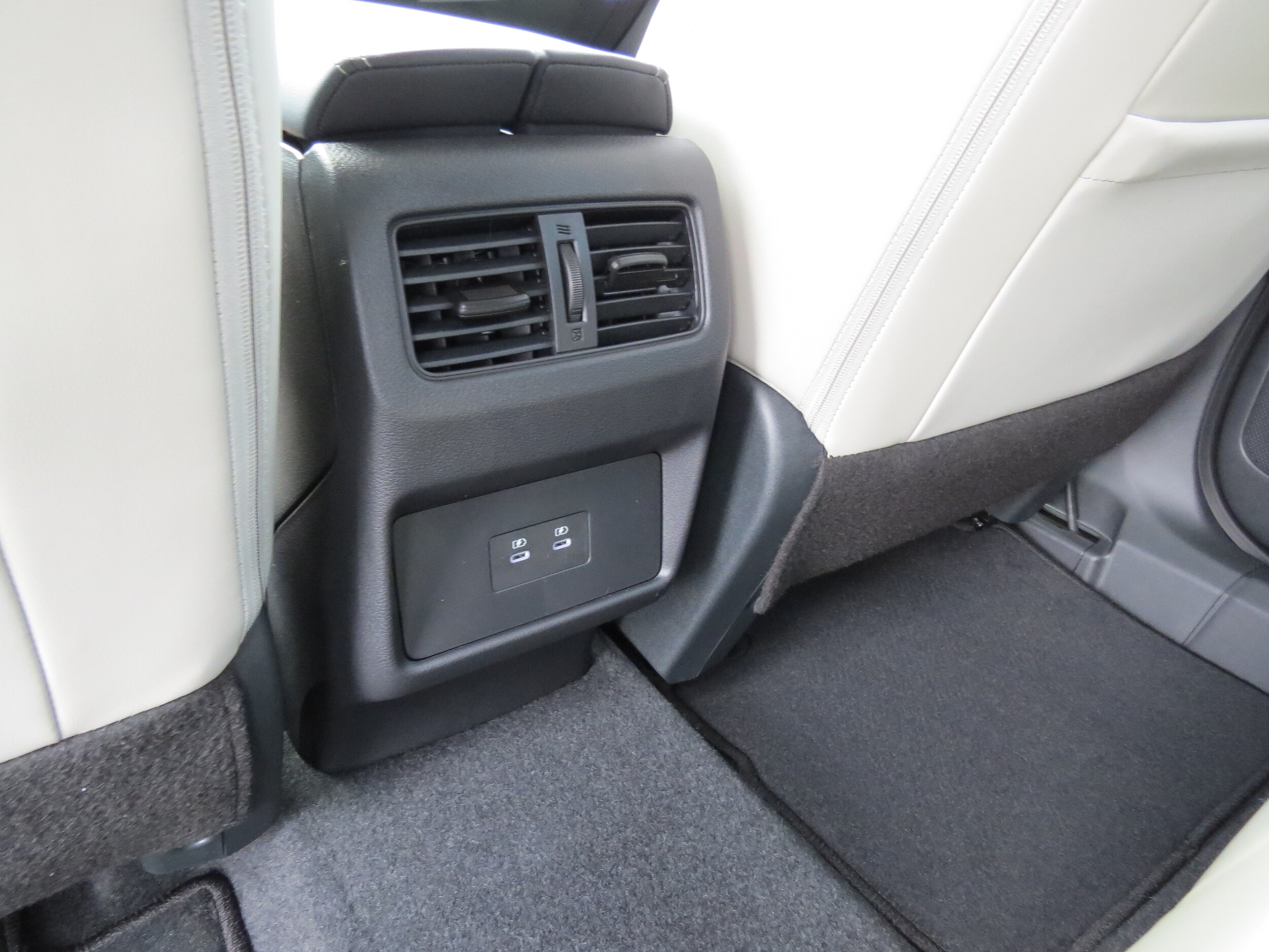 2026 Nissan Rogue SV Everest White Pearl Tricoat at Griffin Nissan