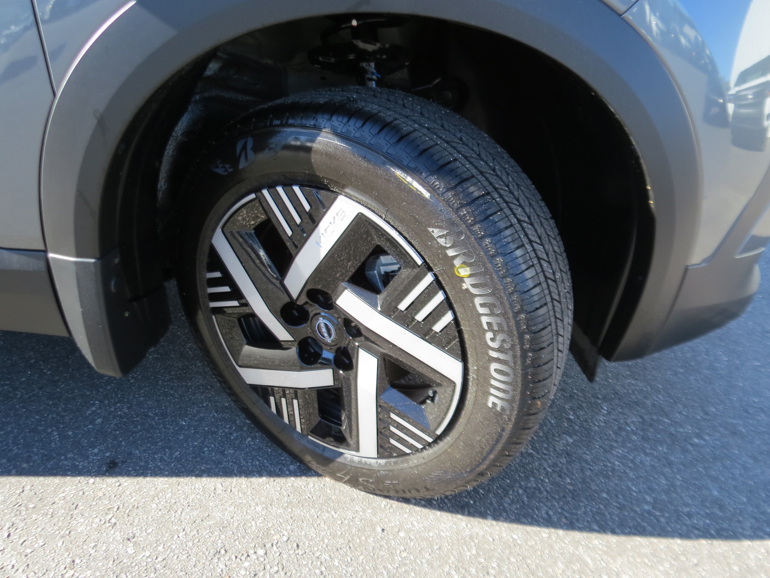 2026 Nissan Kicks SV - 9