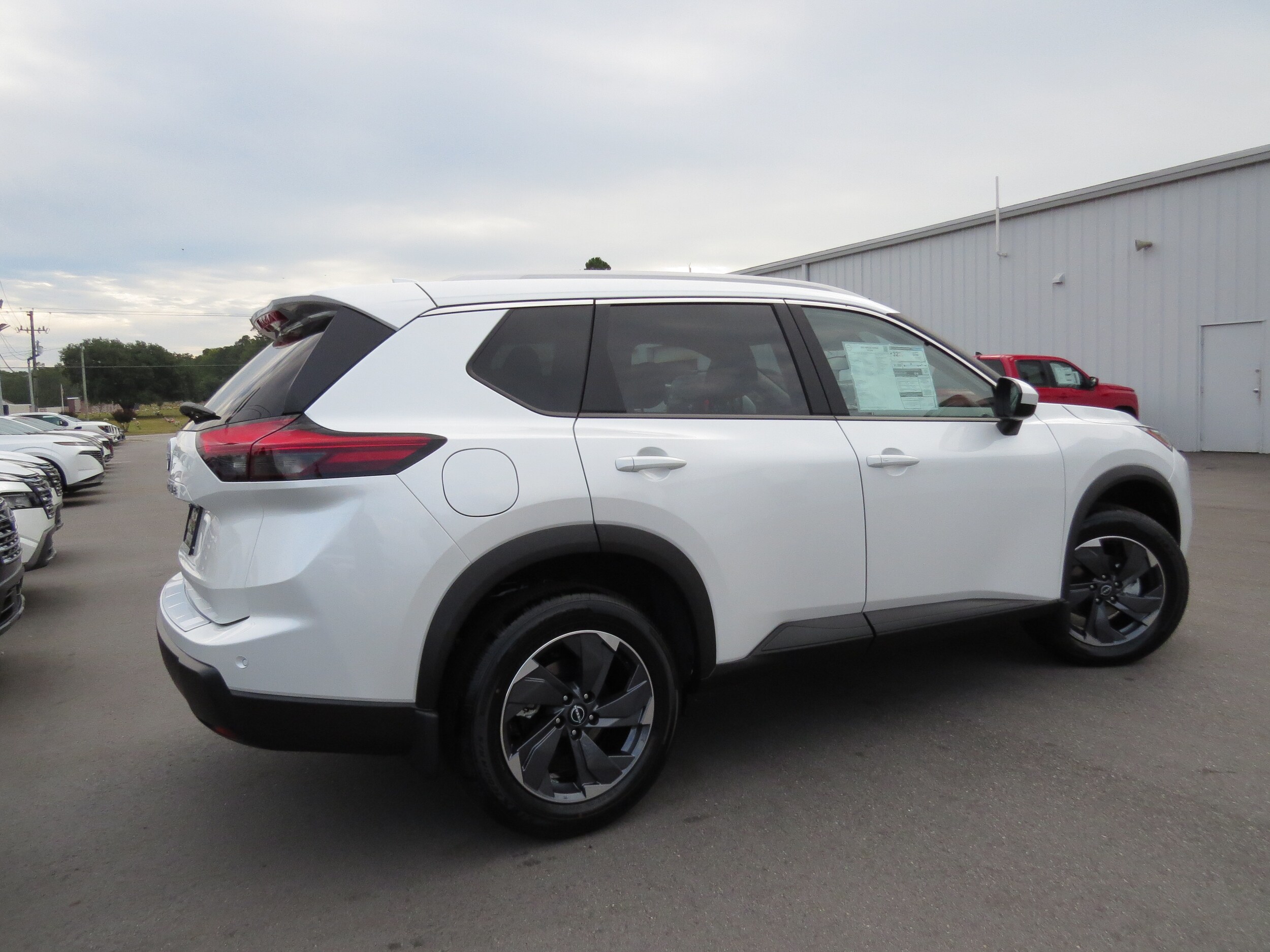 2026 Nissan Rogue SV Everest White Pearl Tricoat at Griffin Nissan