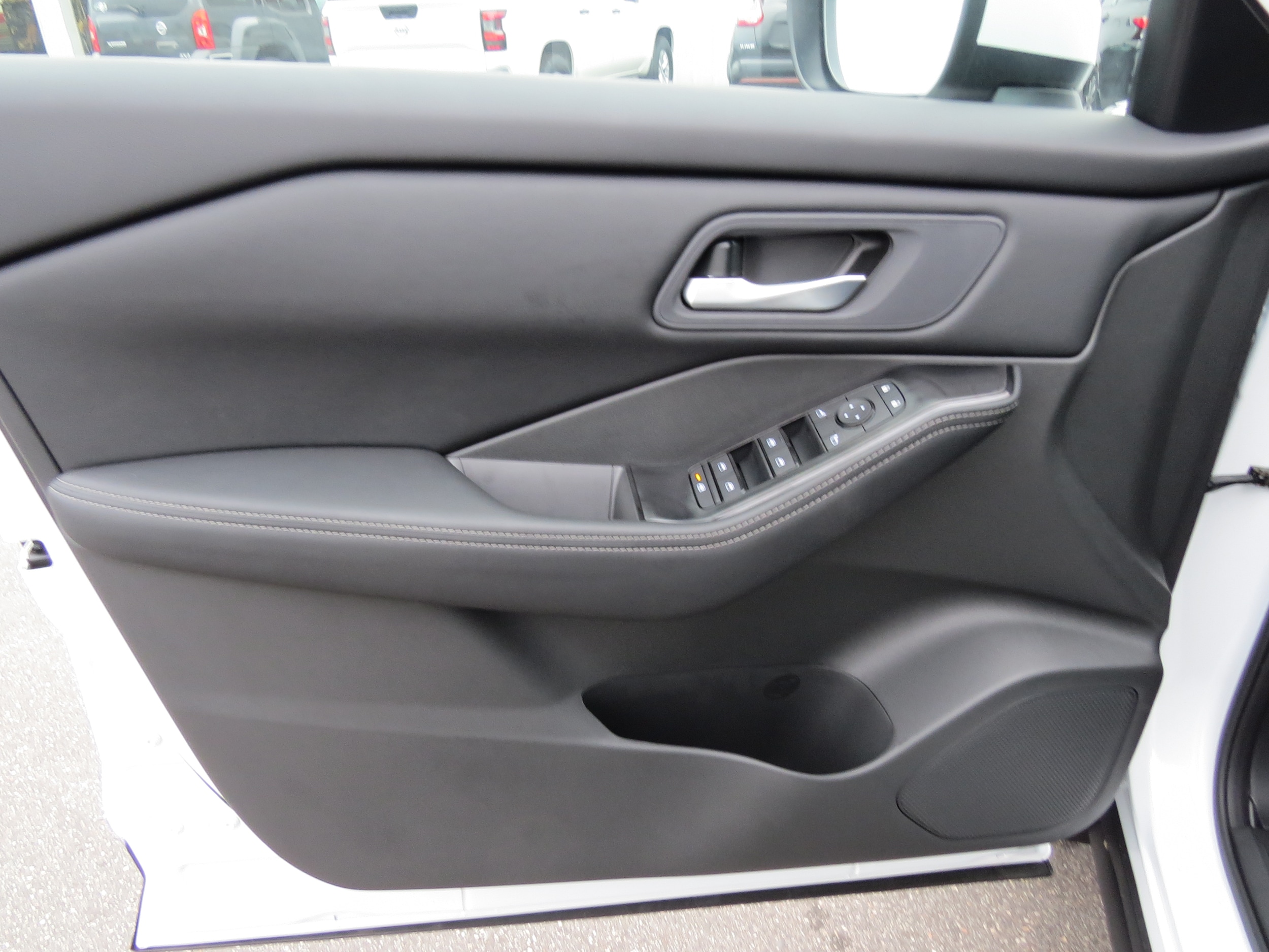 2026 Nissan Rogue SV Everest White Pearl Tricoat at Griffin Nissan