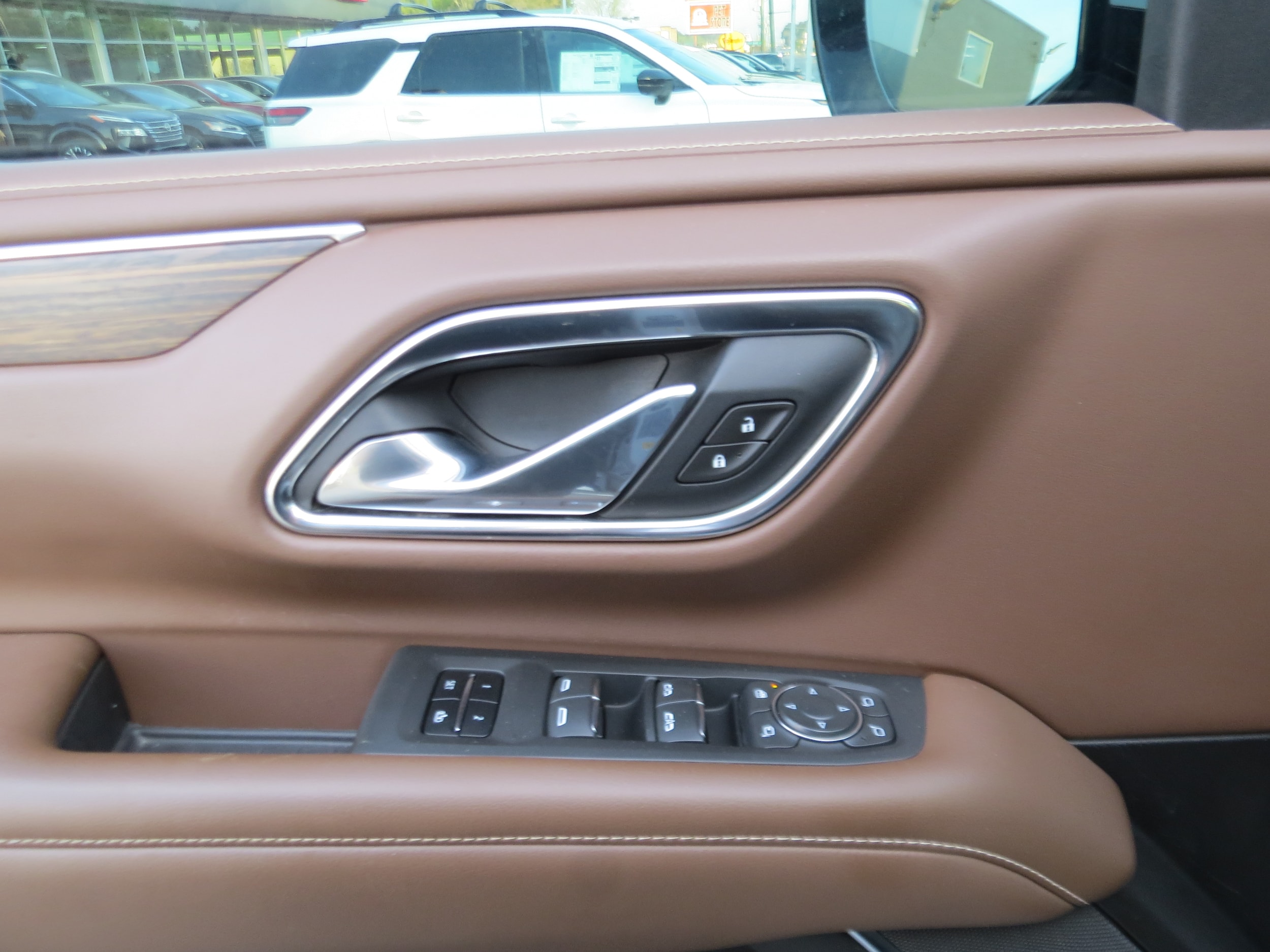 2021 Chevrolet Tahoe High Country Iridescent Pearl Tricoat at Crews Chevrolet