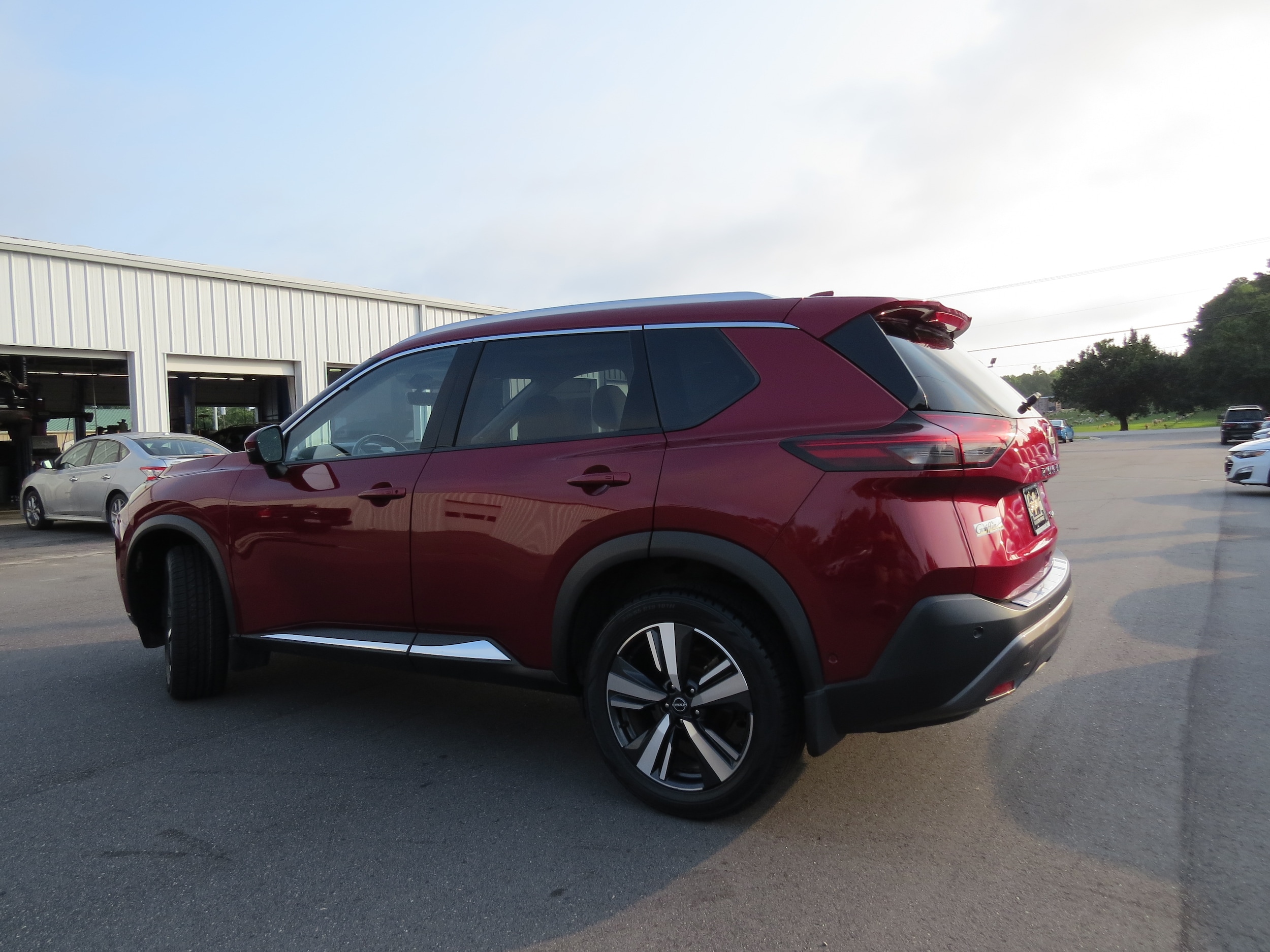 2023 Nissan Rogue SL - 3