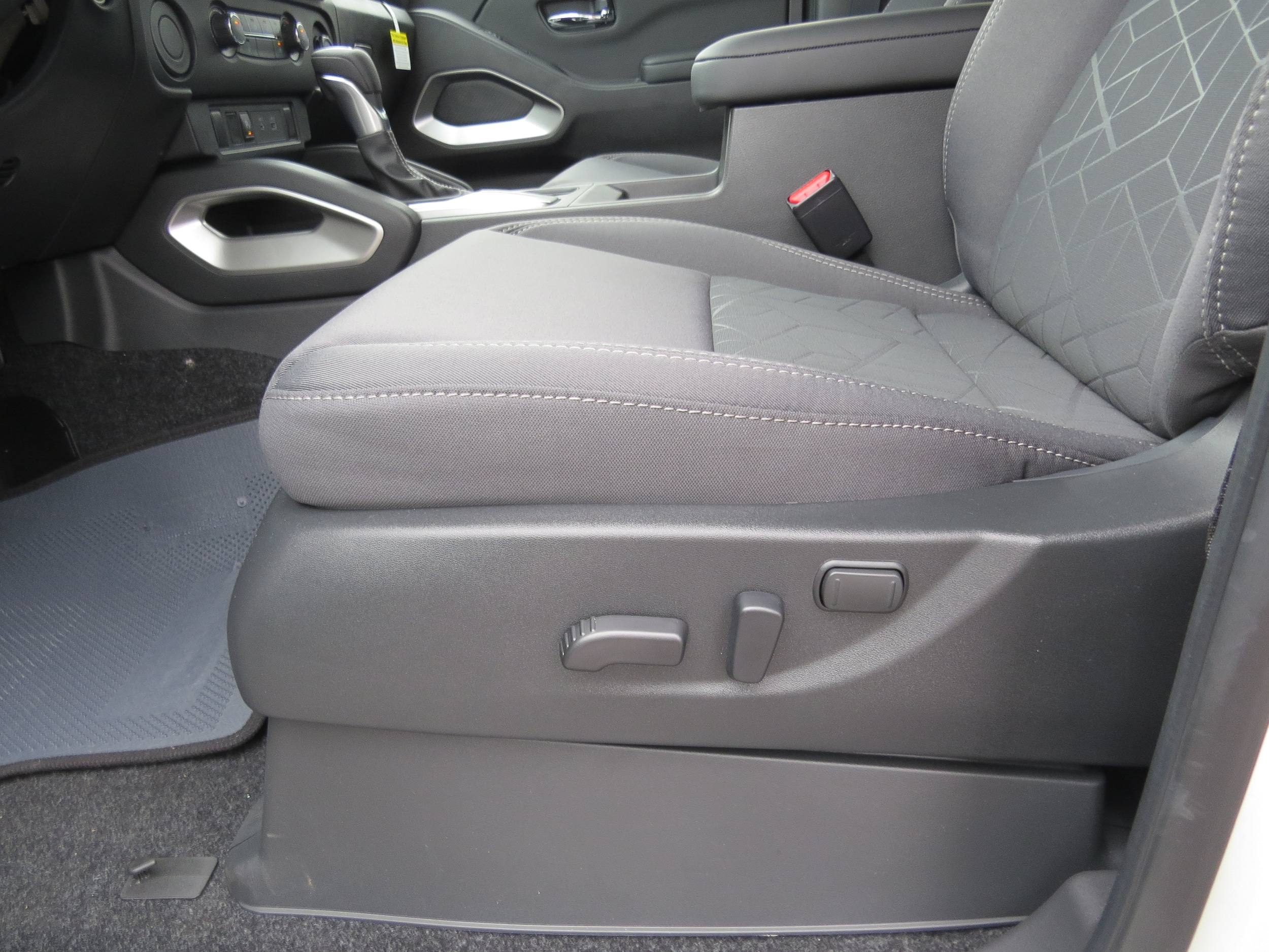 2025 Nissan Frontier SV Glacier White at Griffin Nissan