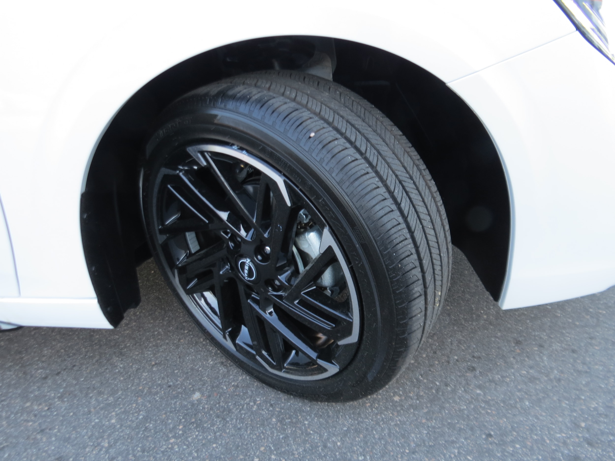 2026 Nissan Sentra SR Aspen White Tricoat/Super Black at Griffin Nissan