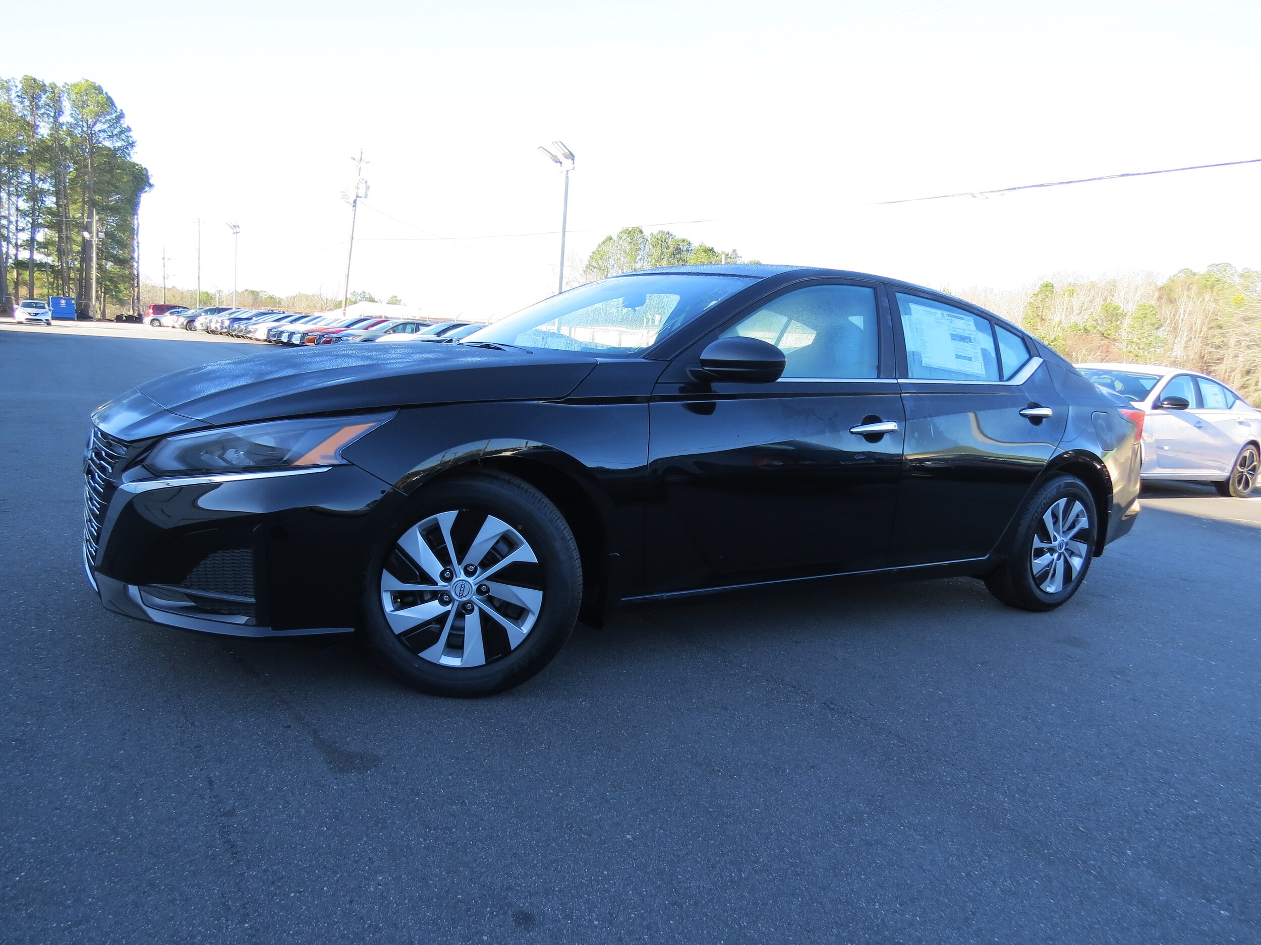 2025 Nissan Altima S photo 2