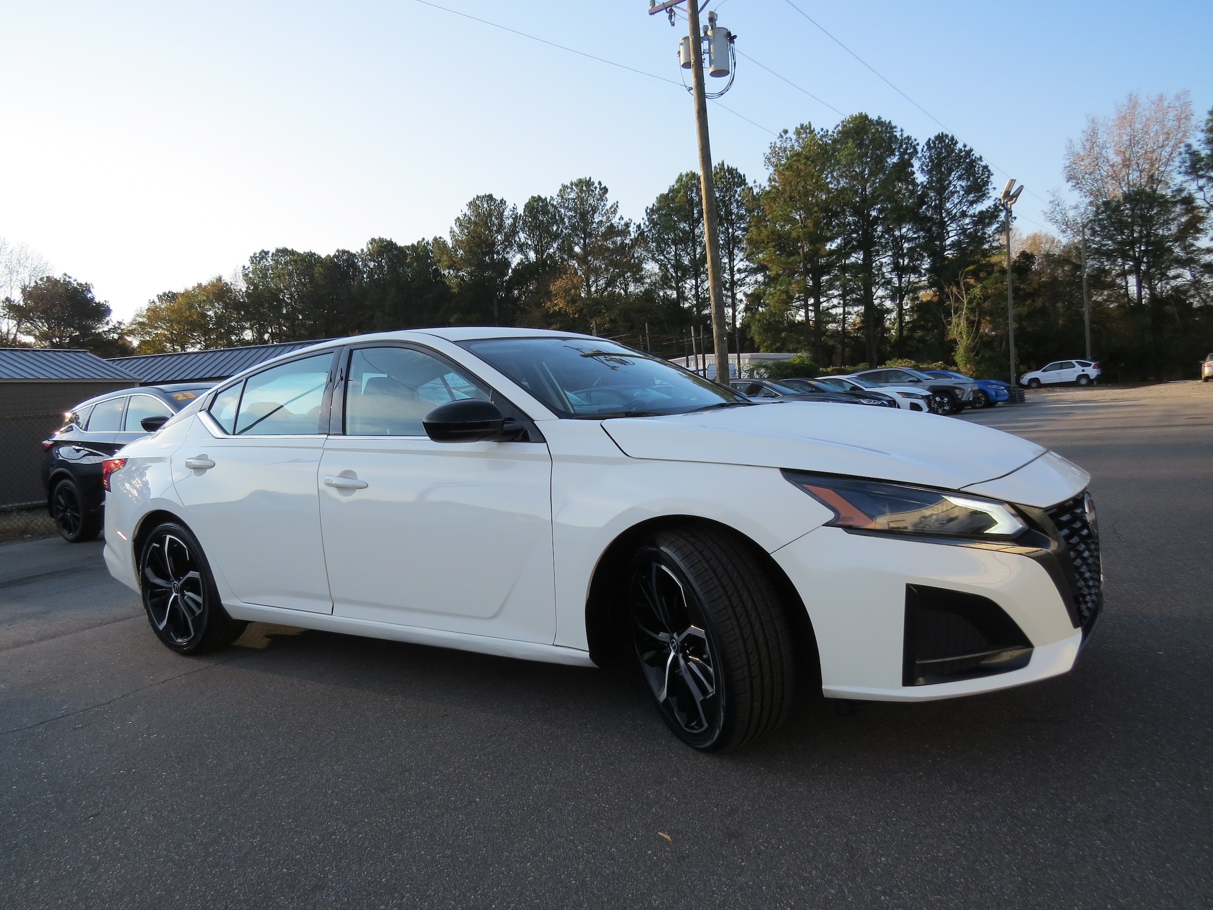 2024 Nissan Altima 2.5 SR Glacier White at Griffin Nissan