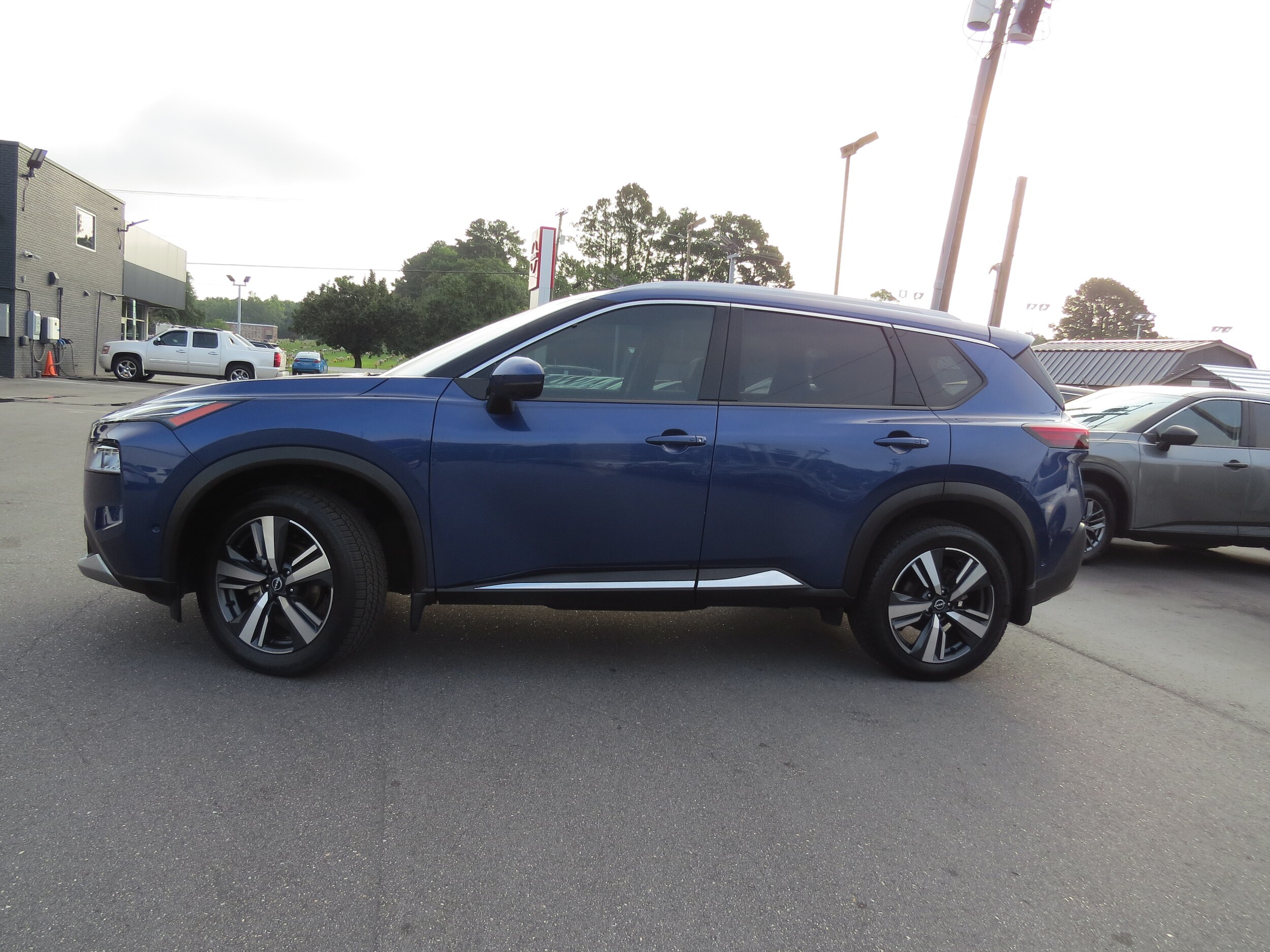 2022 Nissan Rogue Platinum photo 3
