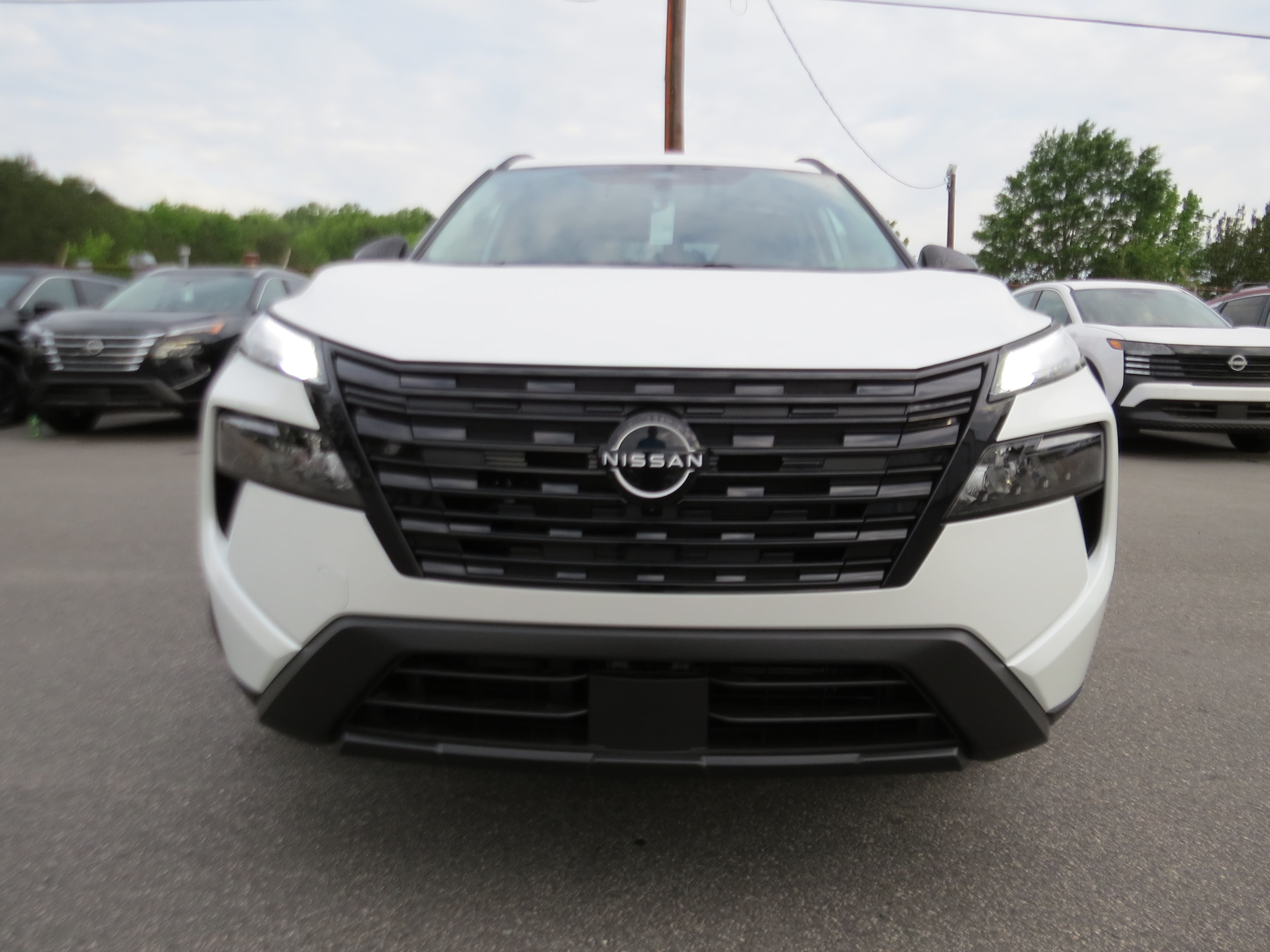 2026 Nissan Rogue Dark Armor Everest White Pearl Tricoat at Griffin Nissan