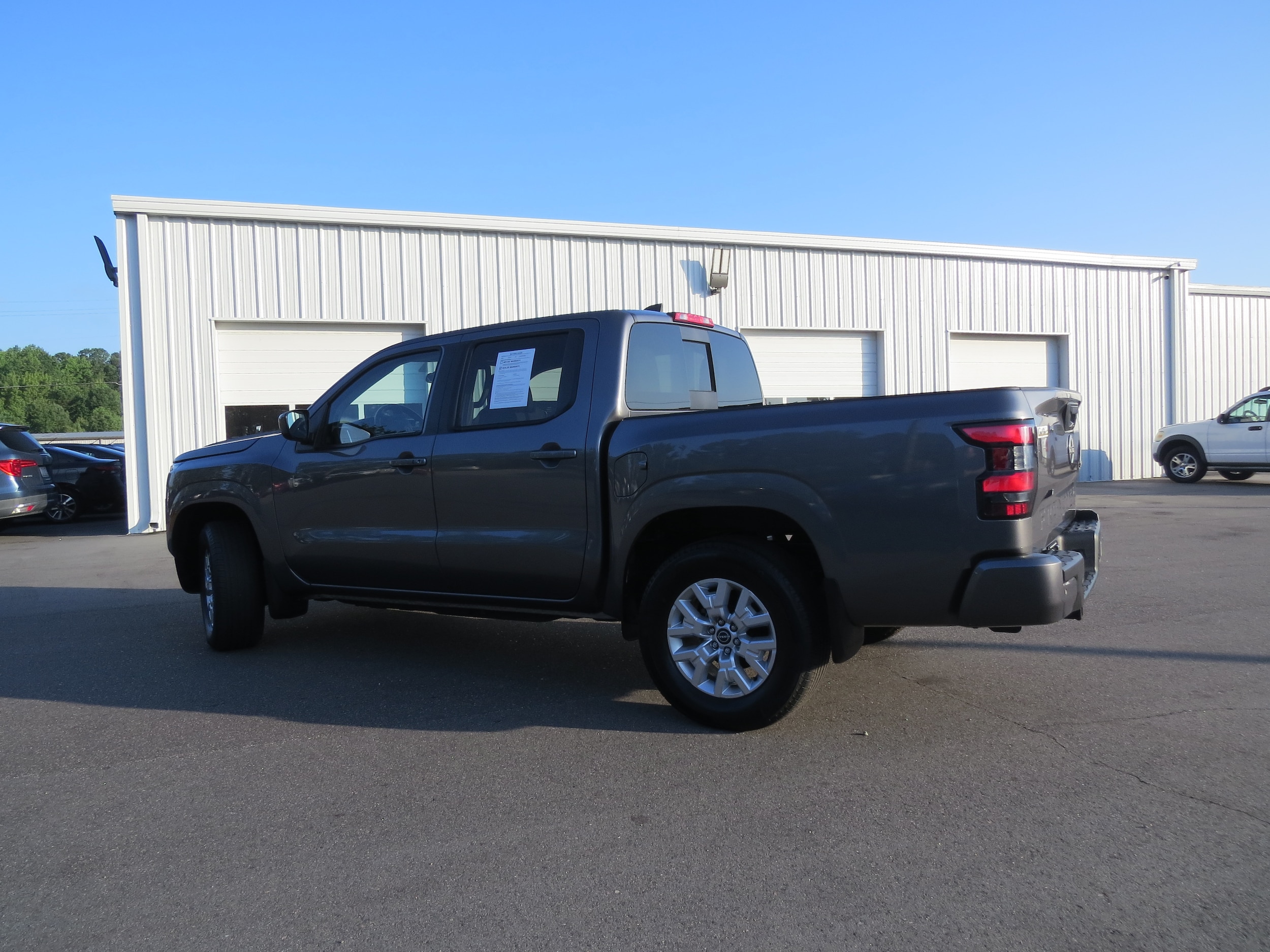 2023 Nissan Frontier SV - 3