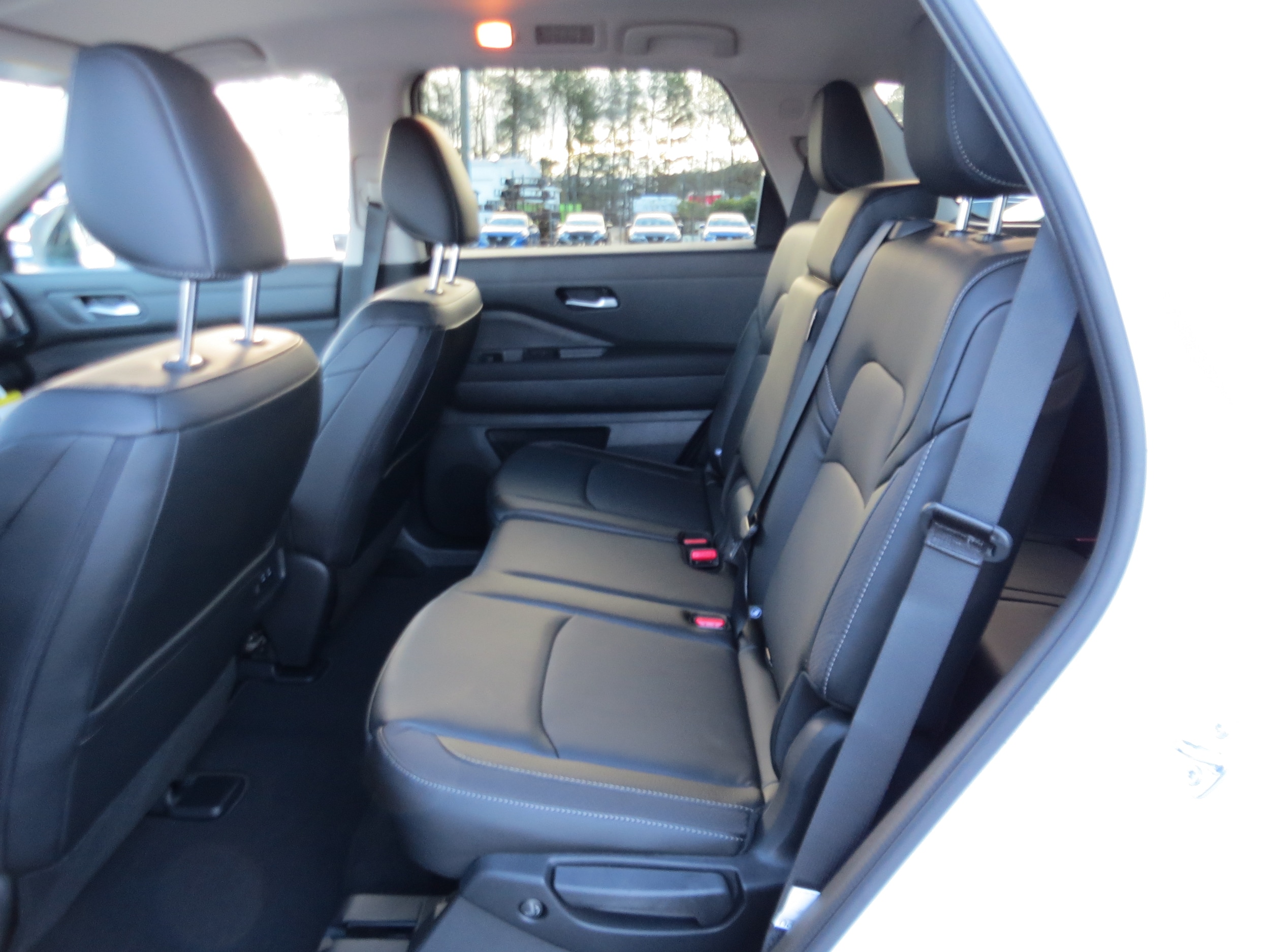 2026 Nissan Pathfinder SL Everest White Pearl Tricoat at Griffin Nissan