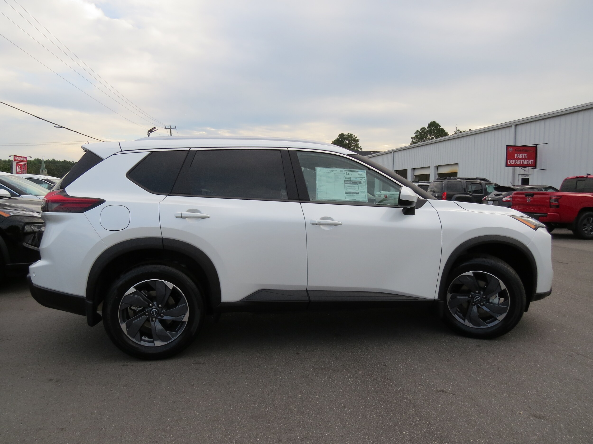 2026 Nissan Rogue SV Everest White Pearl Tricoat at Griffin Nissan
