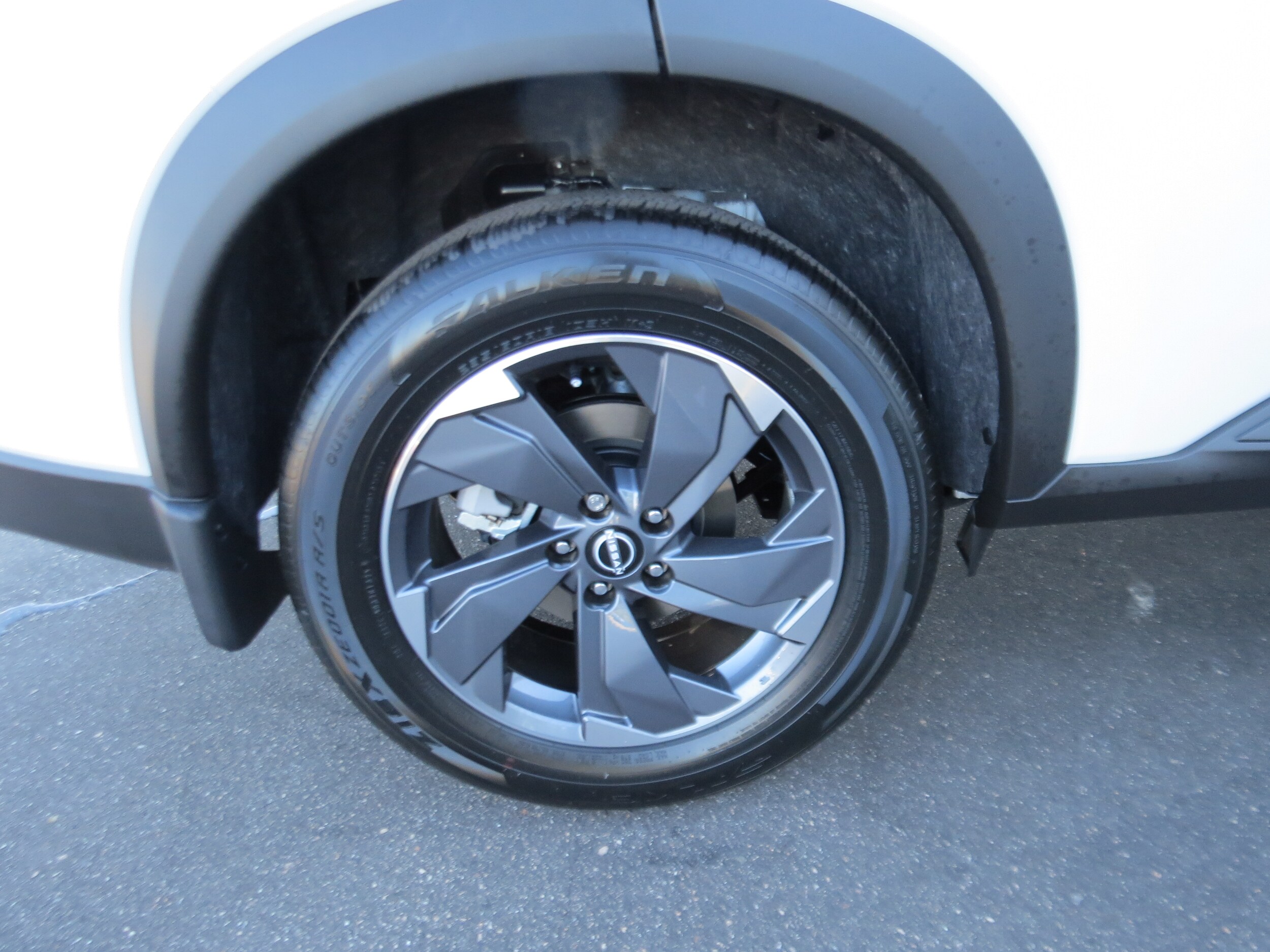 2026 Nissan Rogue SV Everest White Pearl Tricoat at Griffin Nissan