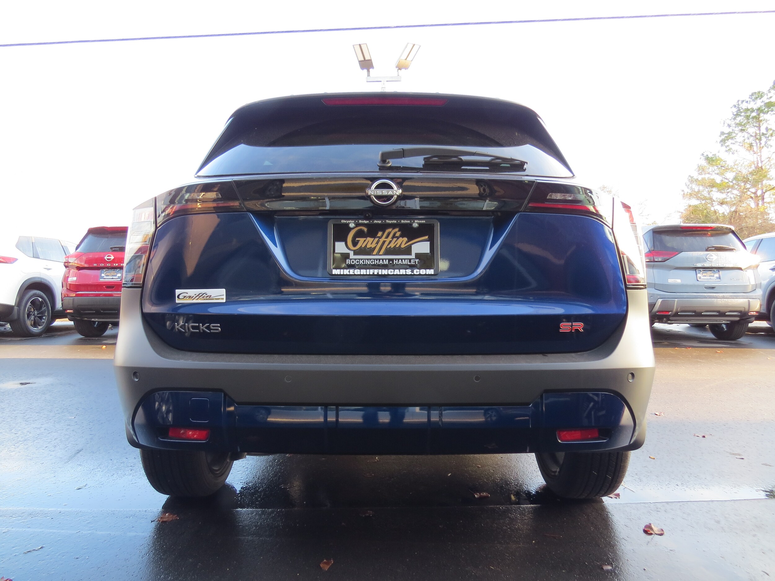 2025 Nissan Kicks SR photo 3