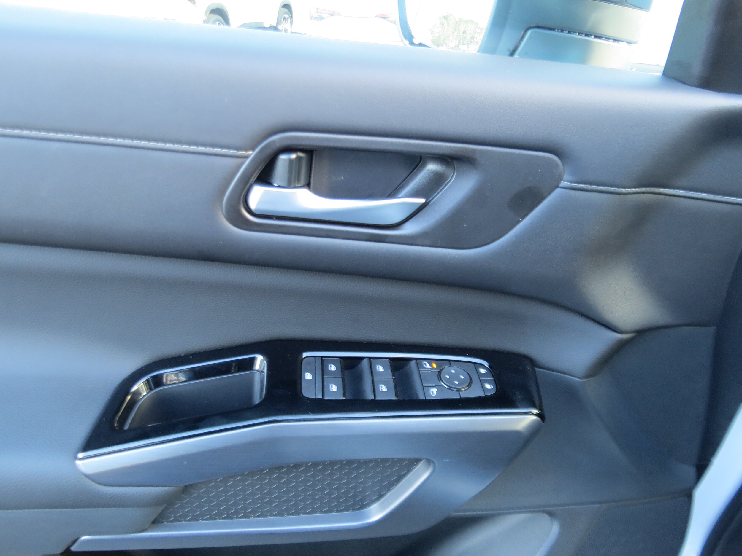 2026 Nissan Pathfinder SL Everest White Pearl Tricoat at Griffin Nissan