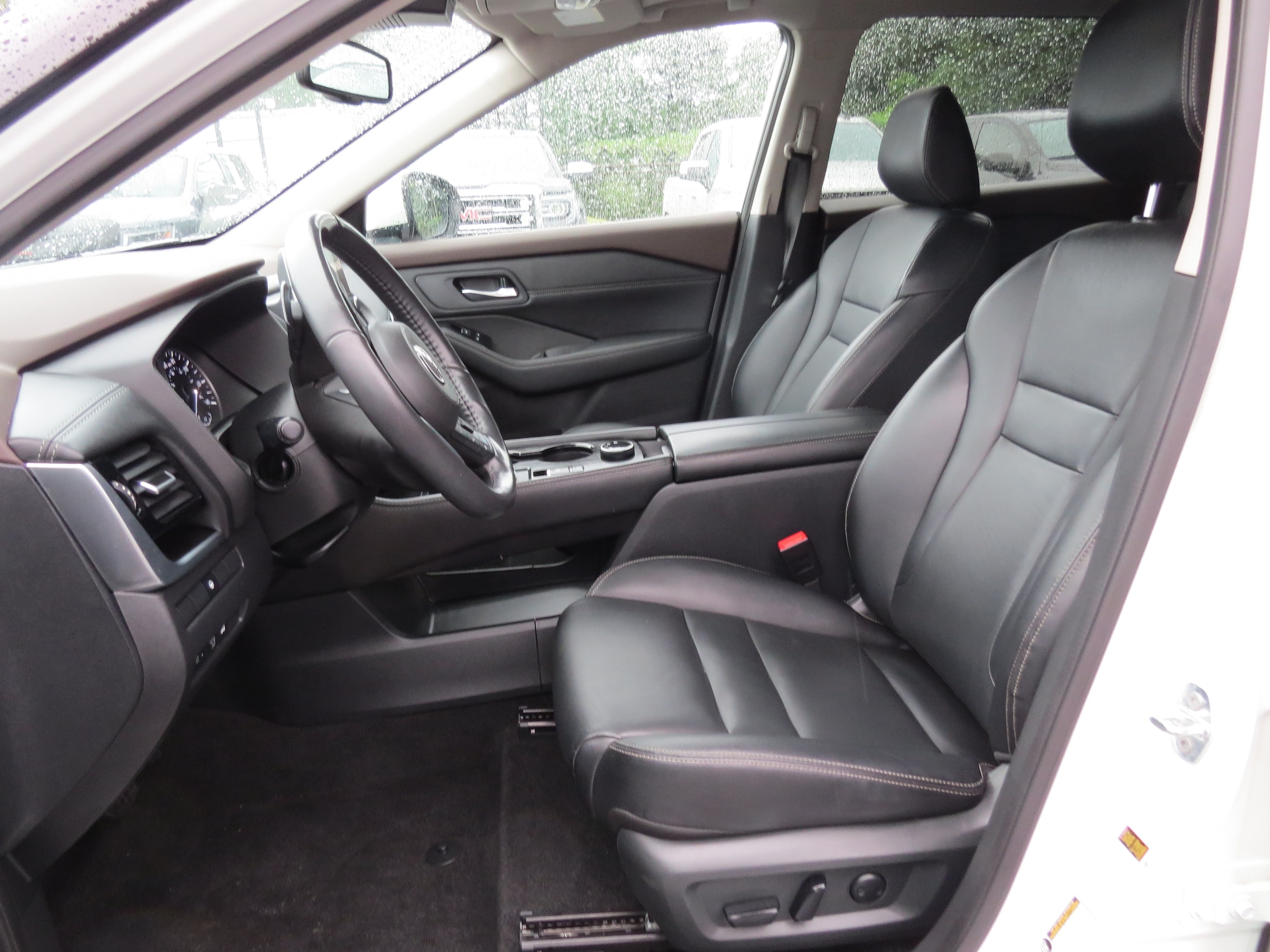 2023 Nissan Rogue SL Pearl White Tricoat at Griffin Nissan