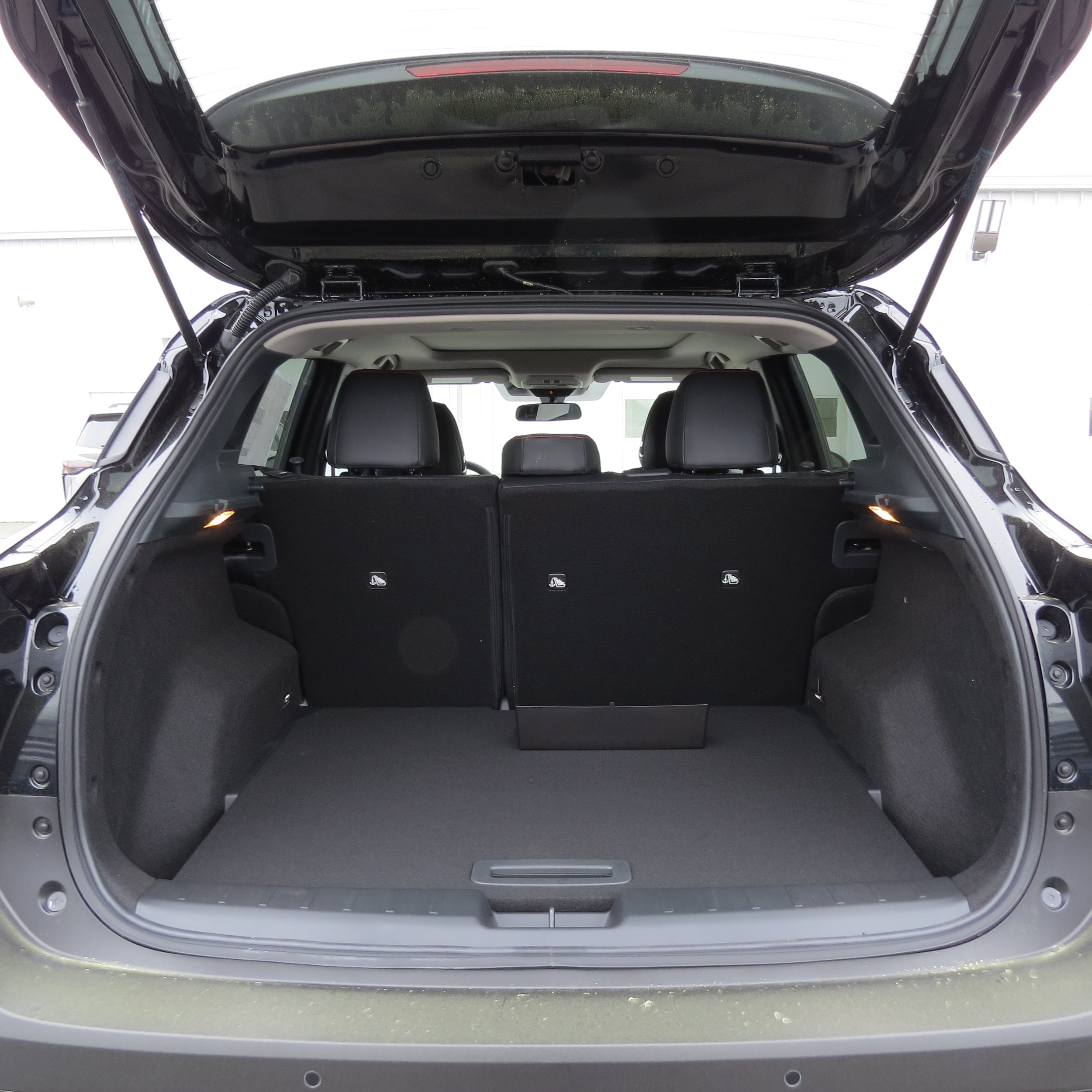 2025 Nissan Kicks SR - 8