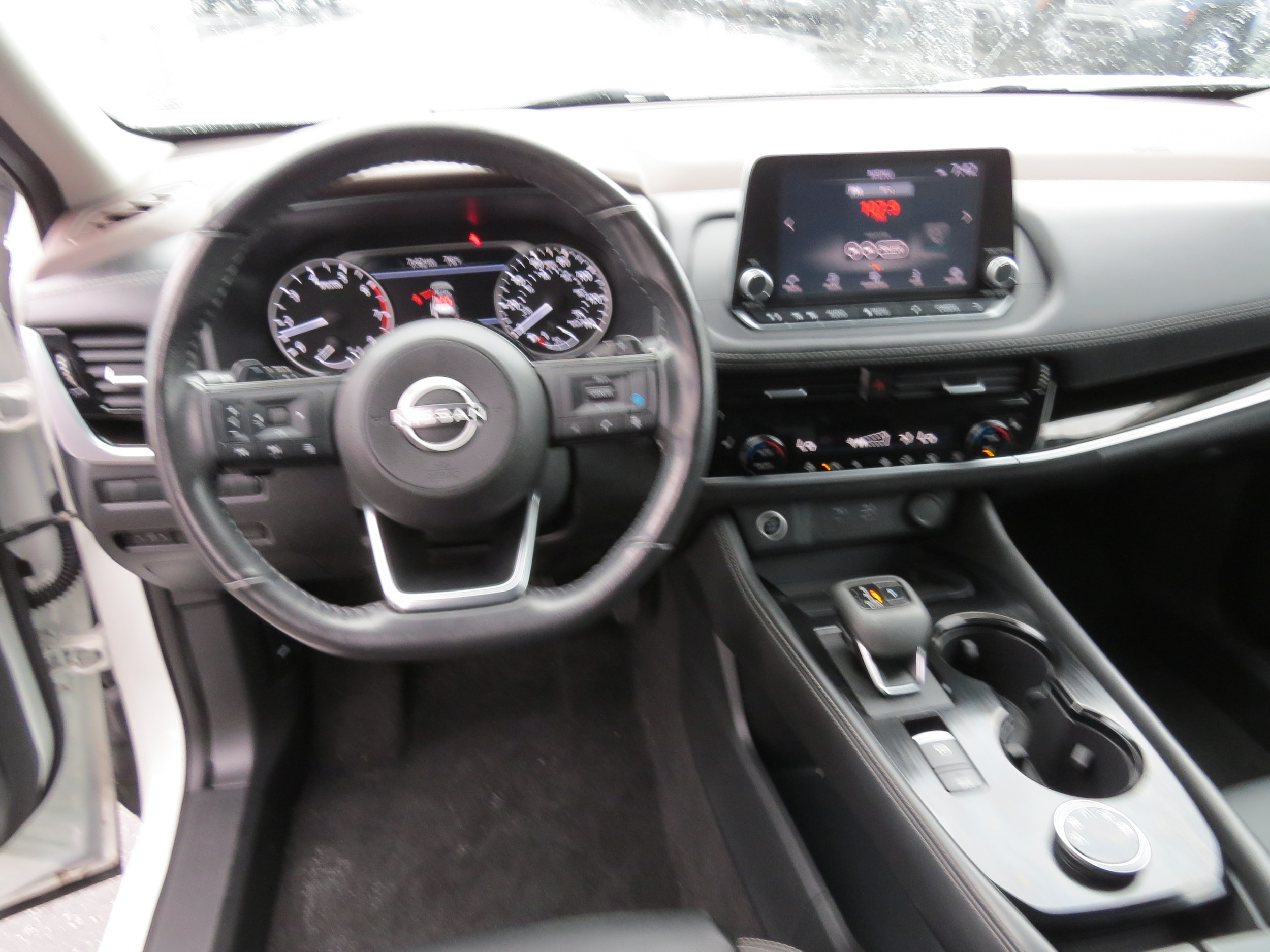 2023 Nissan Rogue SL Pearl White Tricoat at Griffin Nissan