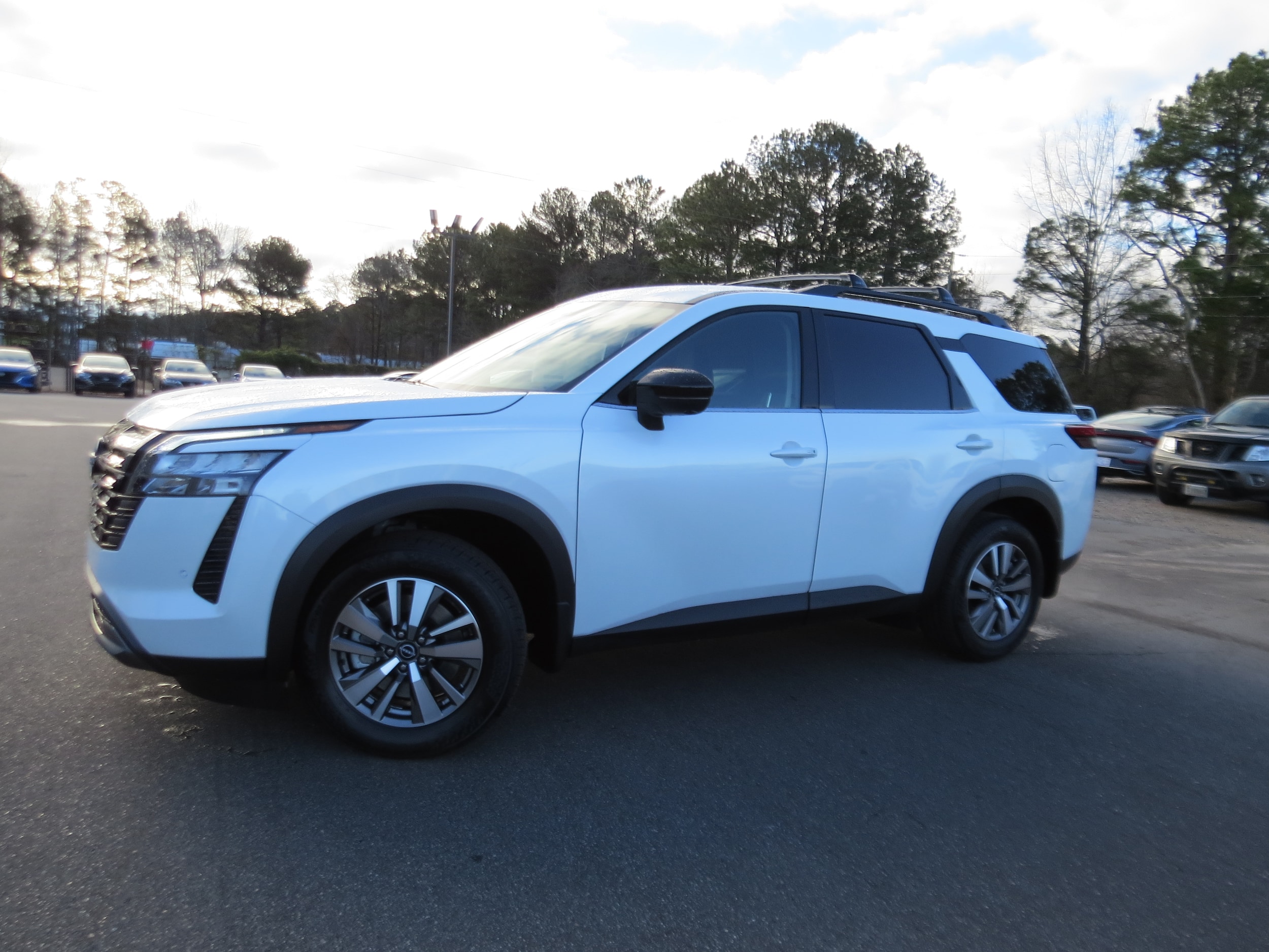 2026 Nissan Pathfinder SL - 1