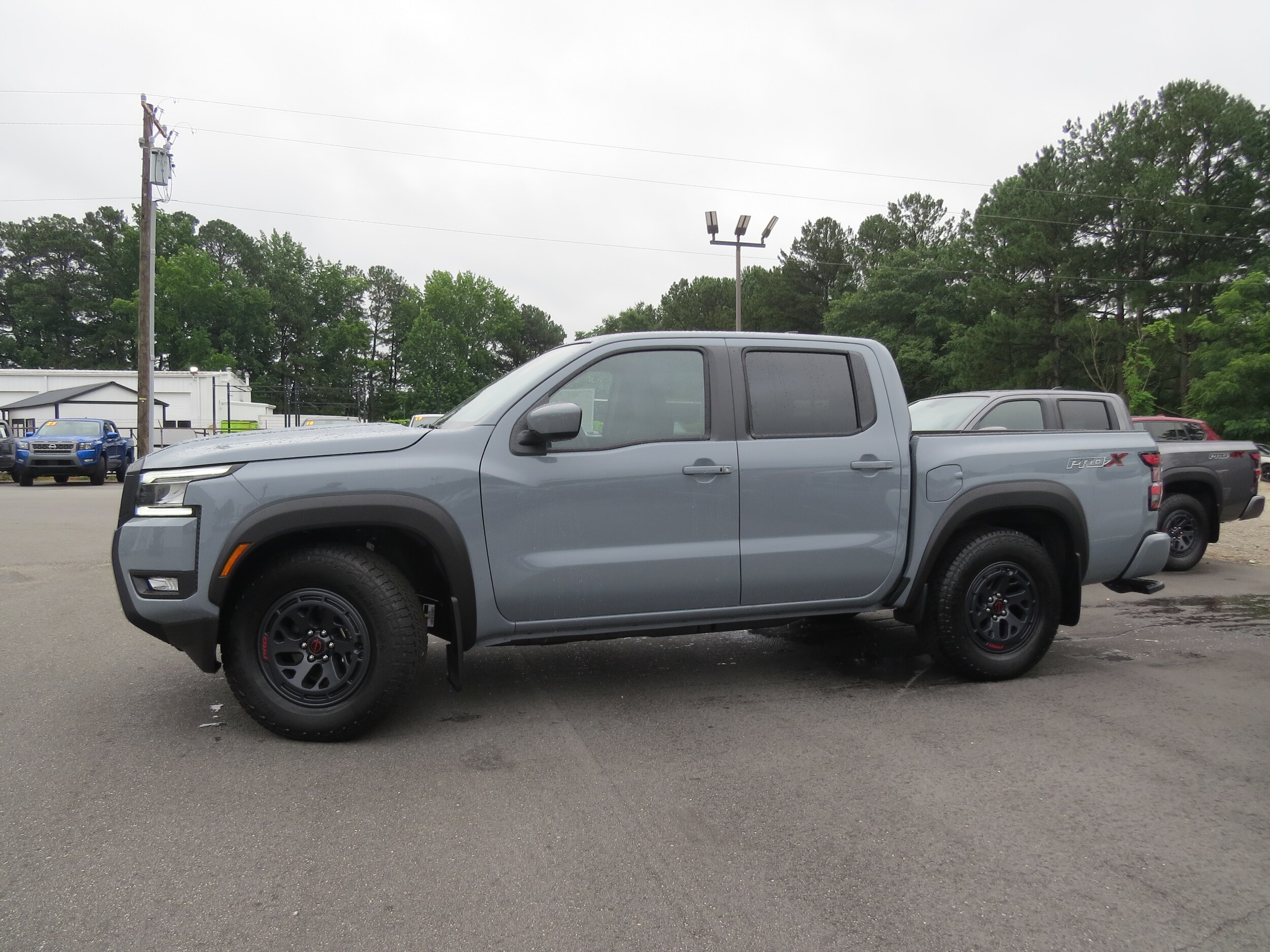 2025 Nissan Frontier PRO-X photo 3